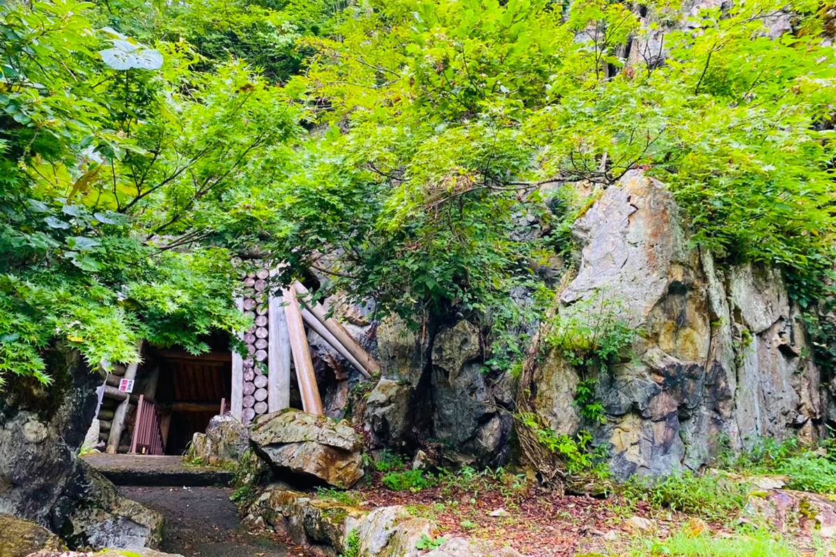 延沢銀山遺跡の入り口