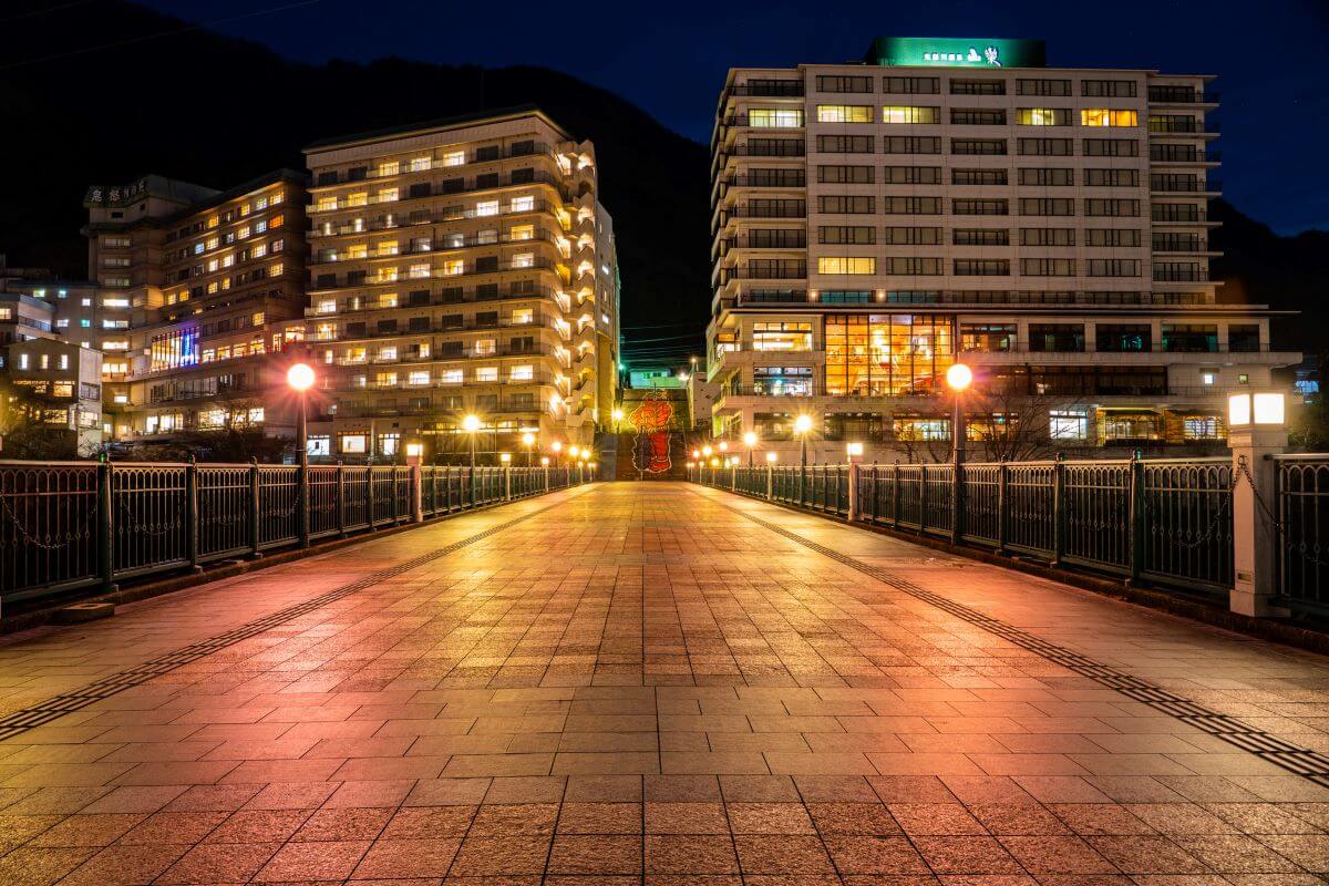 鬼怒川温泉ふれあい橋　ライトアップ画像