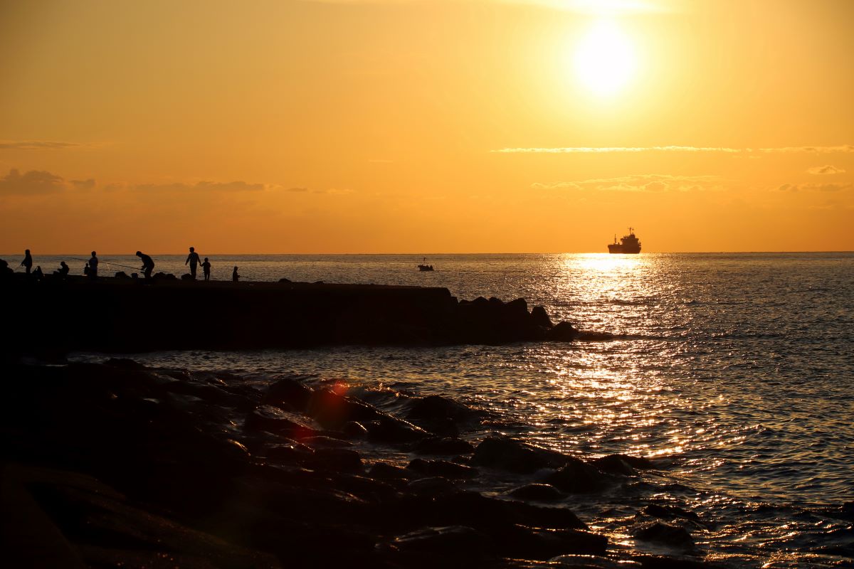 三国サンセットビーチの夕景画像