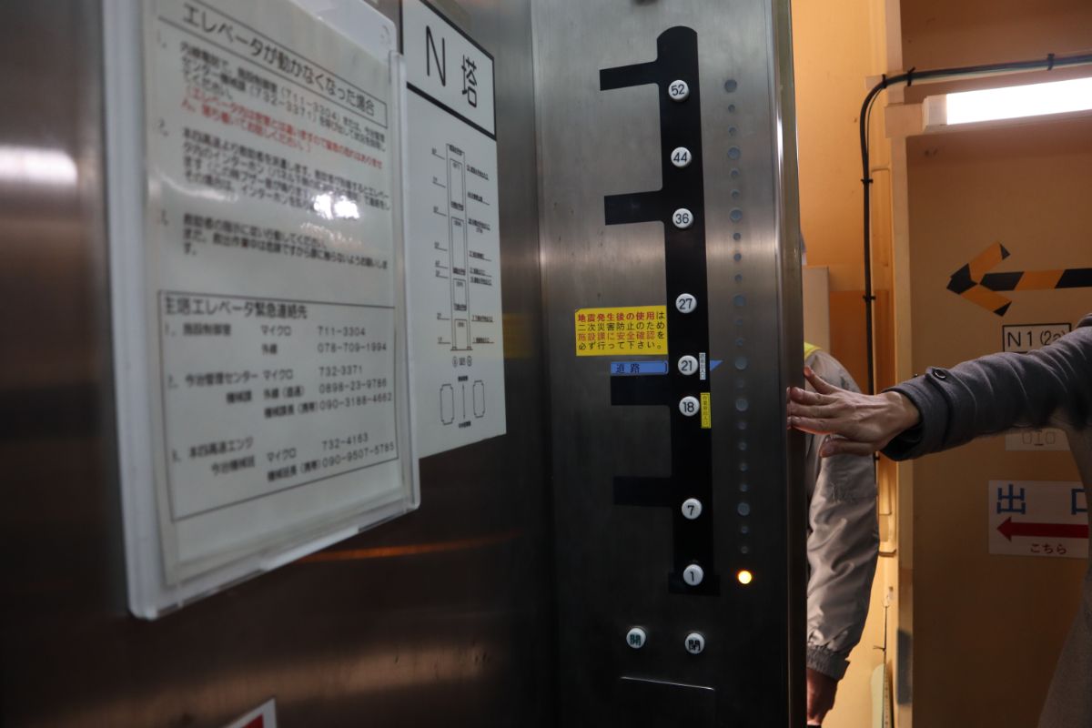 来島海峡登頂体験で使用するエレベーター