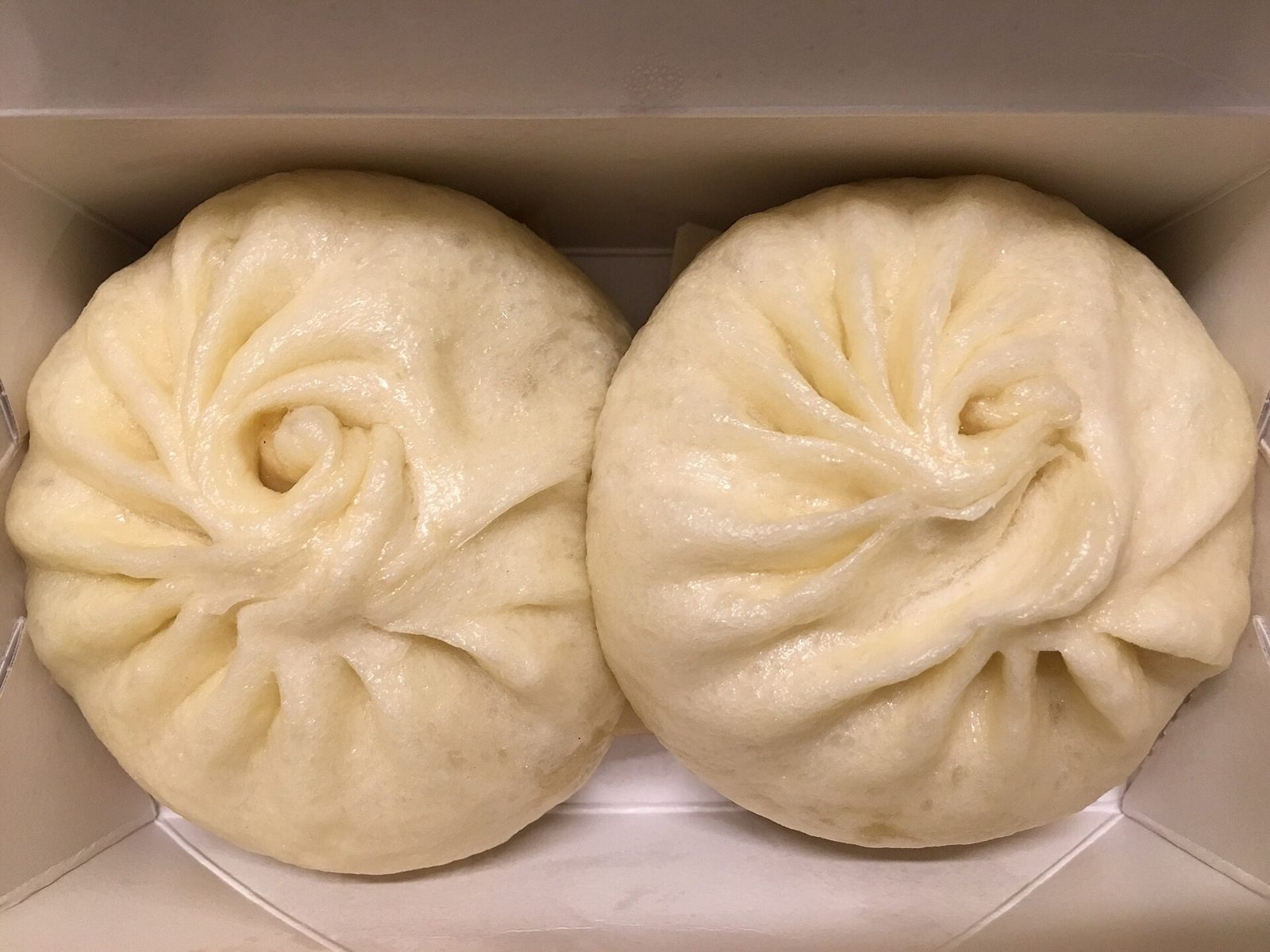 551蓬莱の豚まん2個