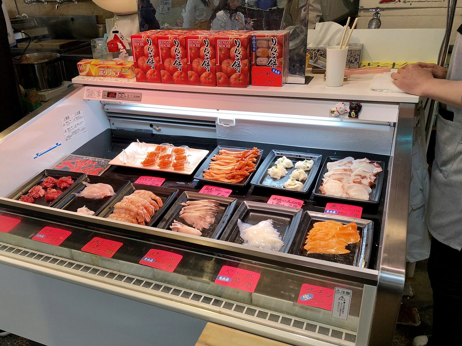 青森魚菜センター(古川市場)の刺身ケース