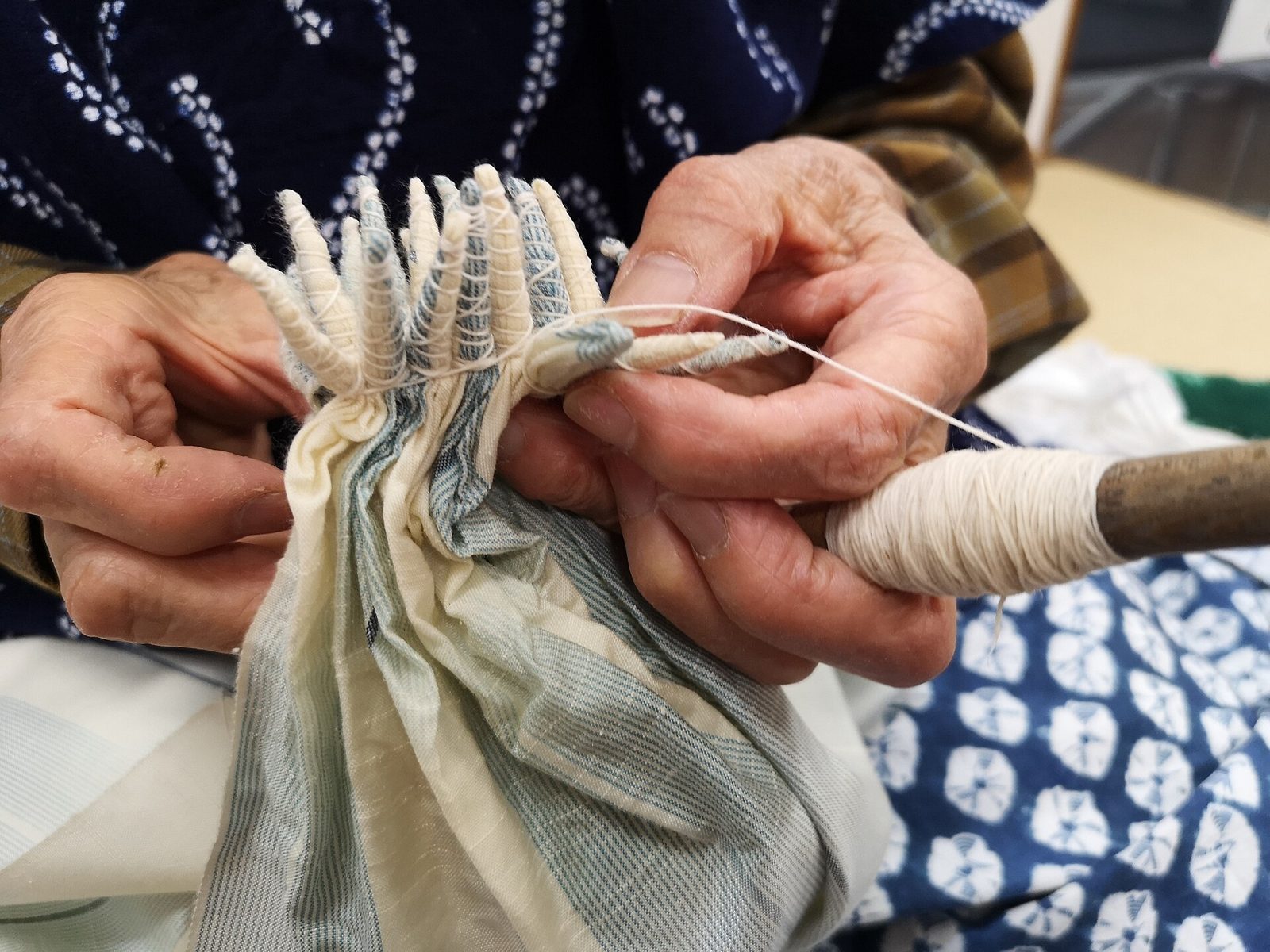 有松のお土産｜絞会館の豆絞り手ぬぐいから扇子まで価格つき5選