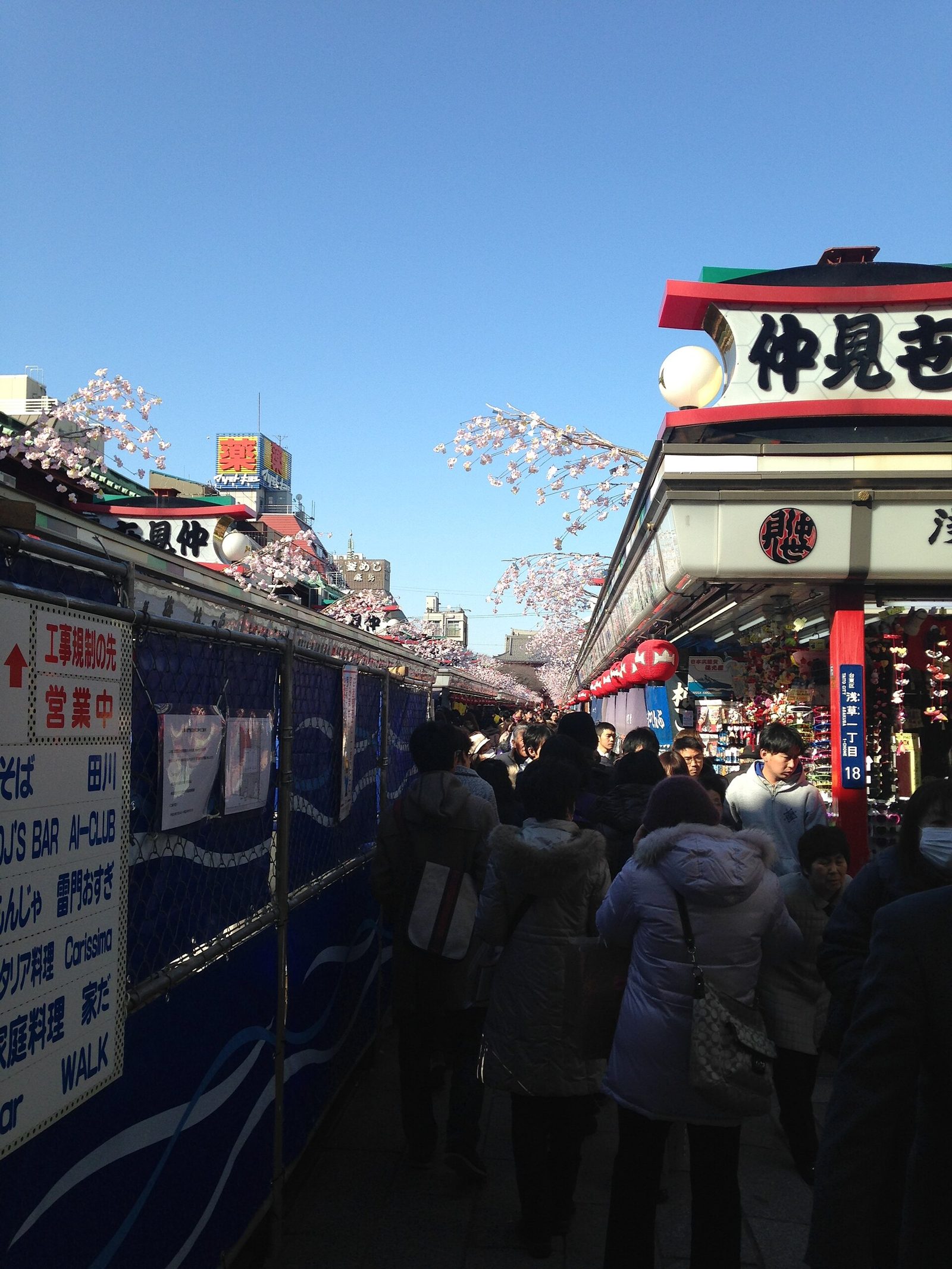 浅草・仲見世商店街の参道
