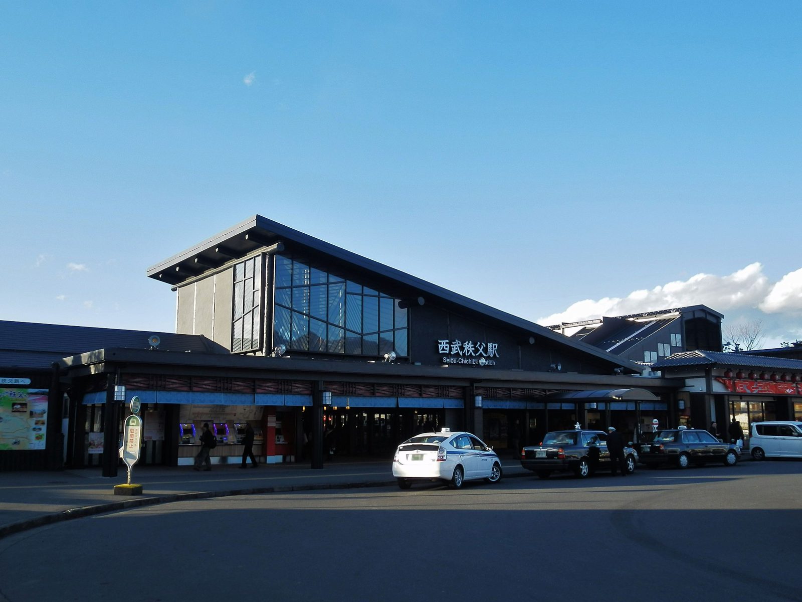 秩父観光にレンタカーは必要？三峯神社はバス片道1,100円・約80分、羊山公園は駅から徒歩20分｜車が要る場所と要らない場所