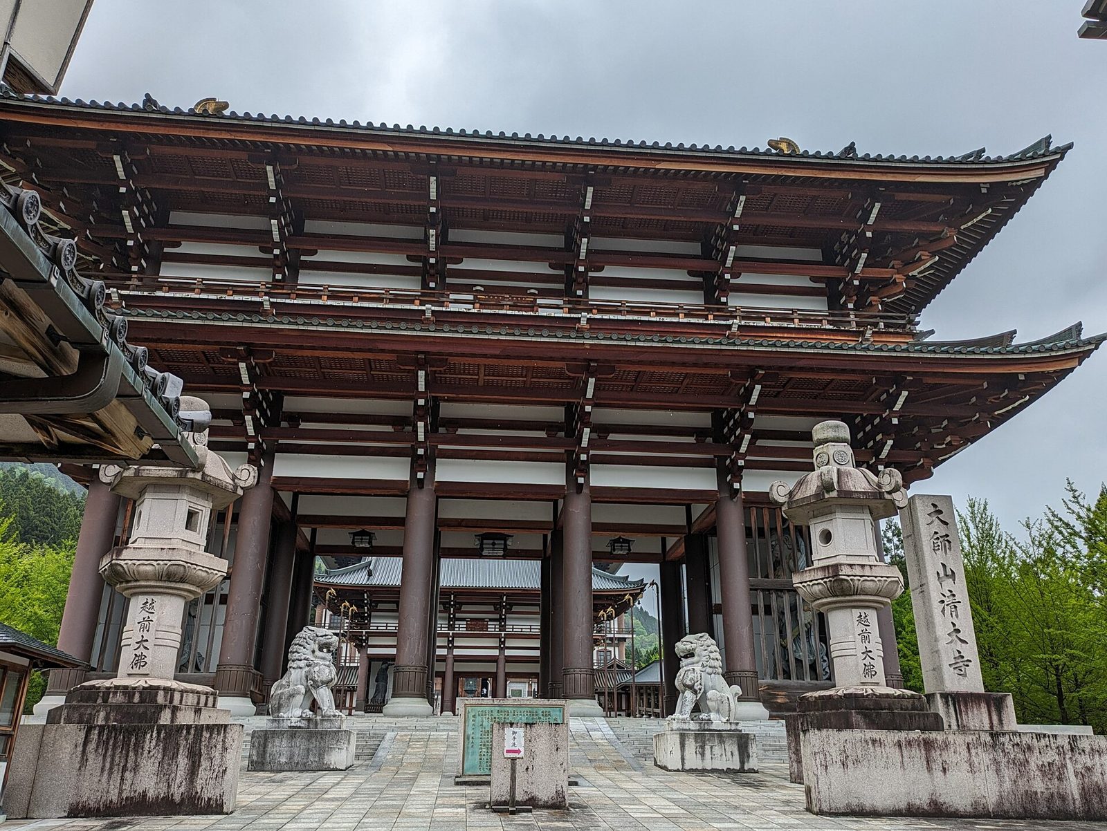 越前大仏(大師山清大寺)の山門