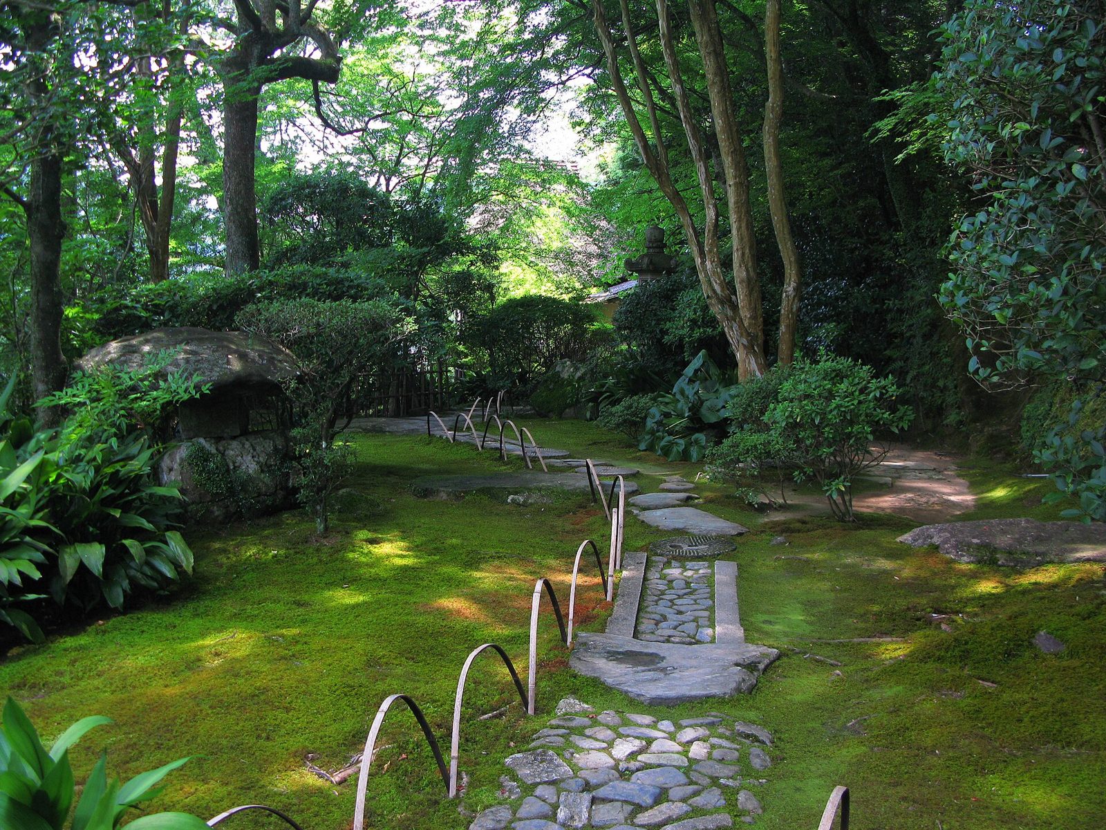 臥龍山荘の庭園