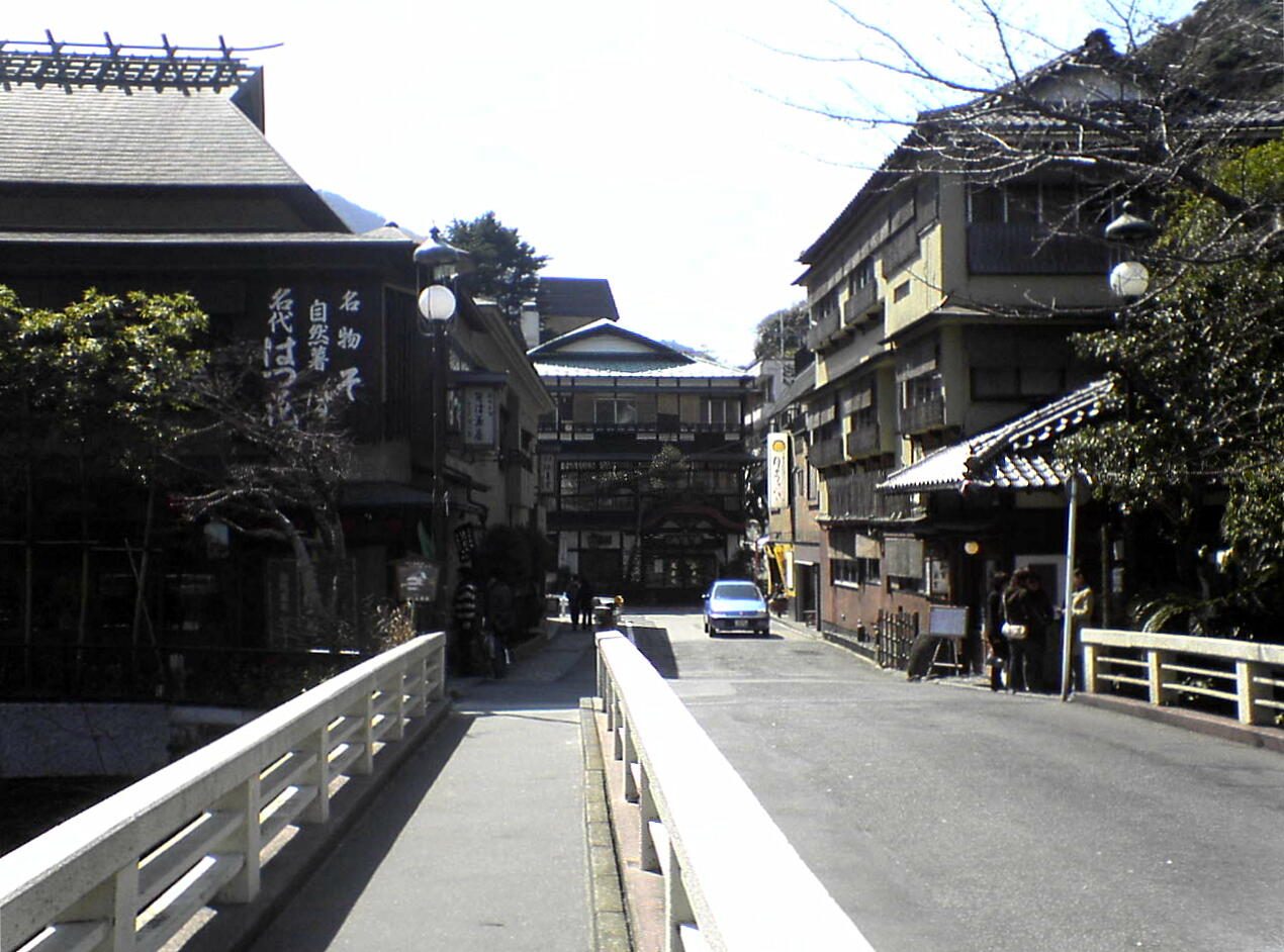 箱根湯本の温泉街の通り