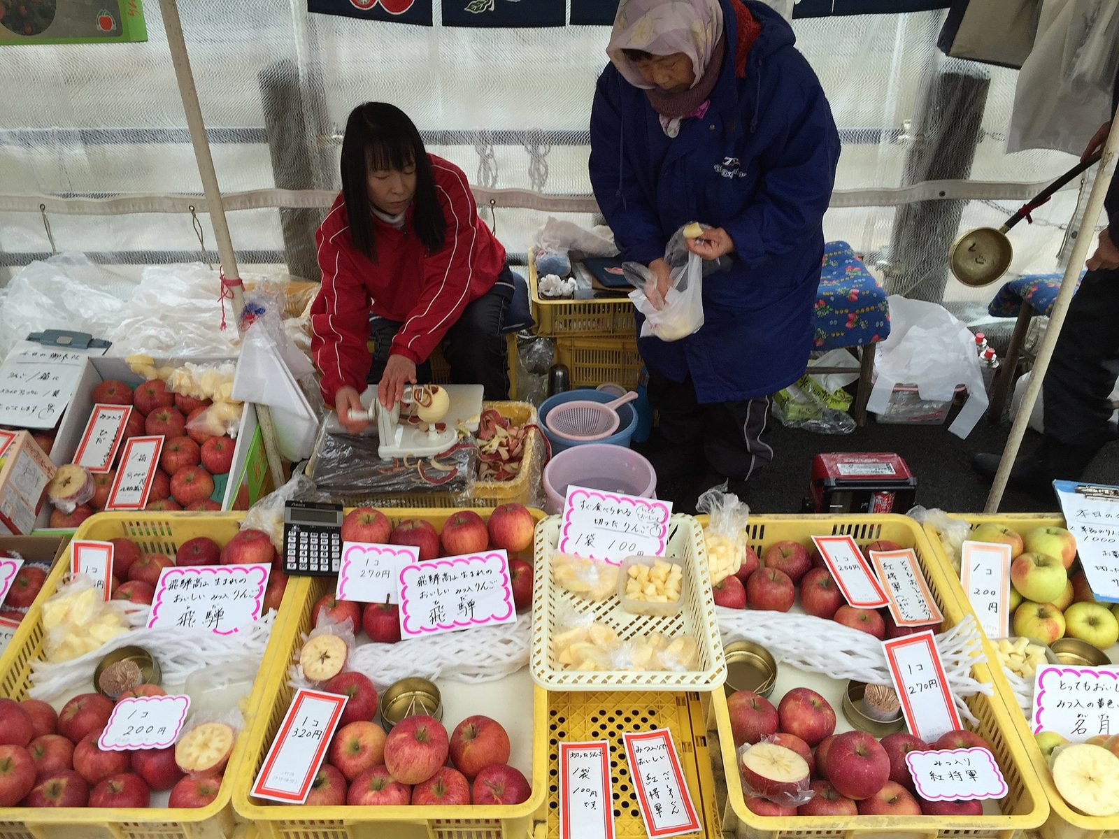 飛騨高山の食べ歩き｜飛騨牛にぎり880円と宮川朝市を7時から