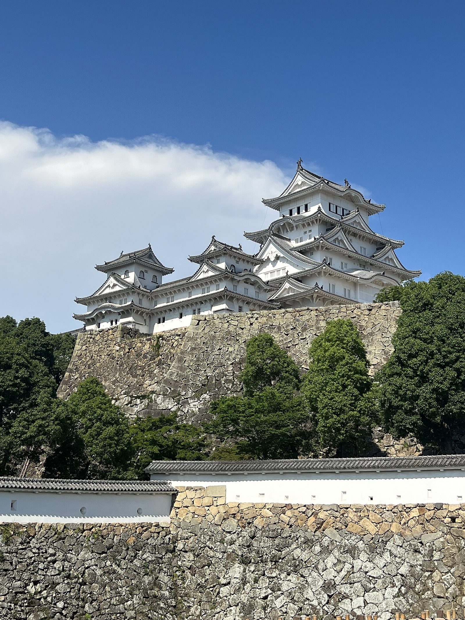 姫路城の大天守と石垣