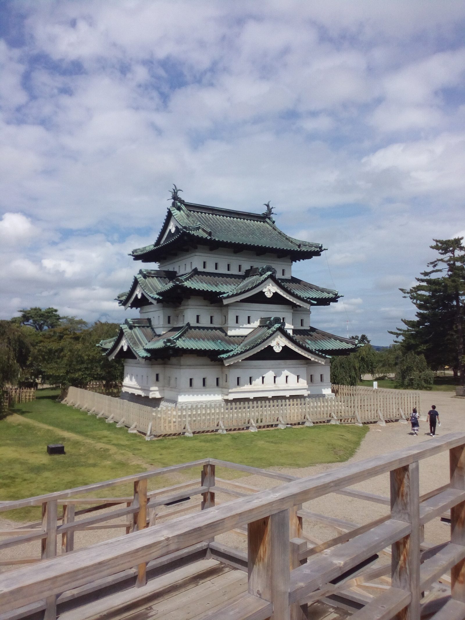 弘前観光にレンタカーは必要?弘前公園は循環バス150円で回れる・岩木山と白神は車が要る
