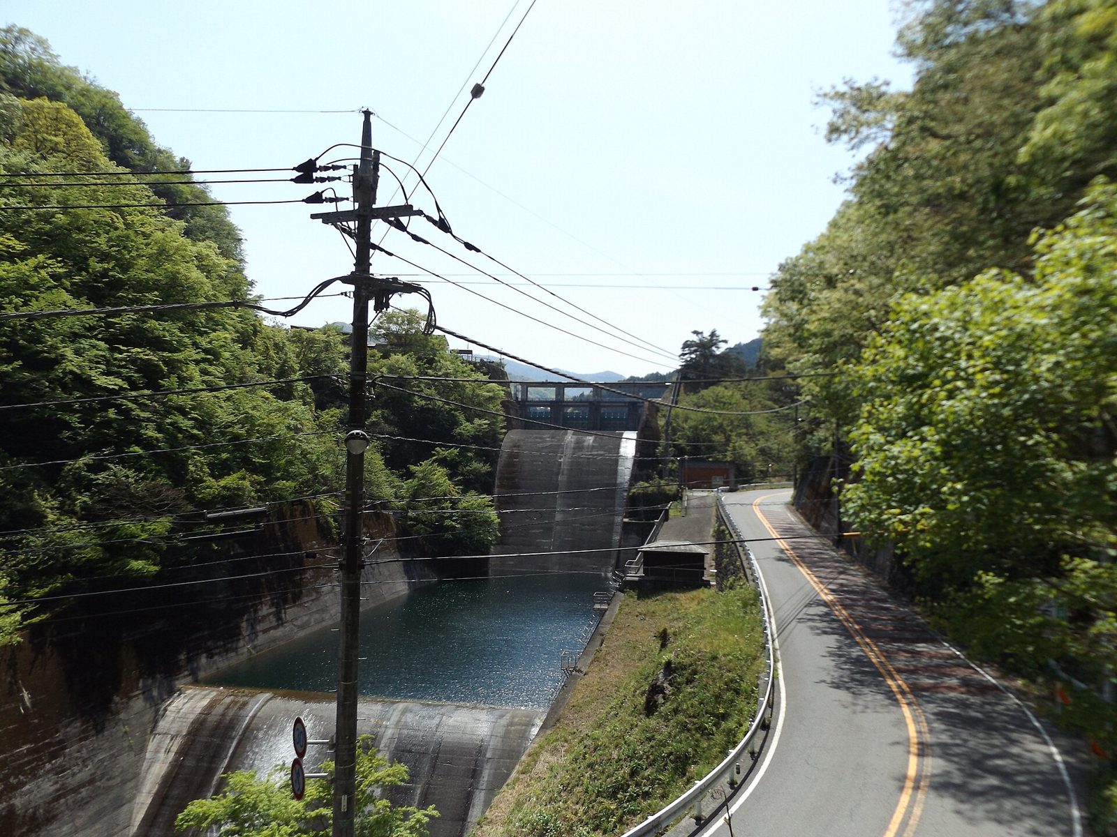小河内ダムと国道411号