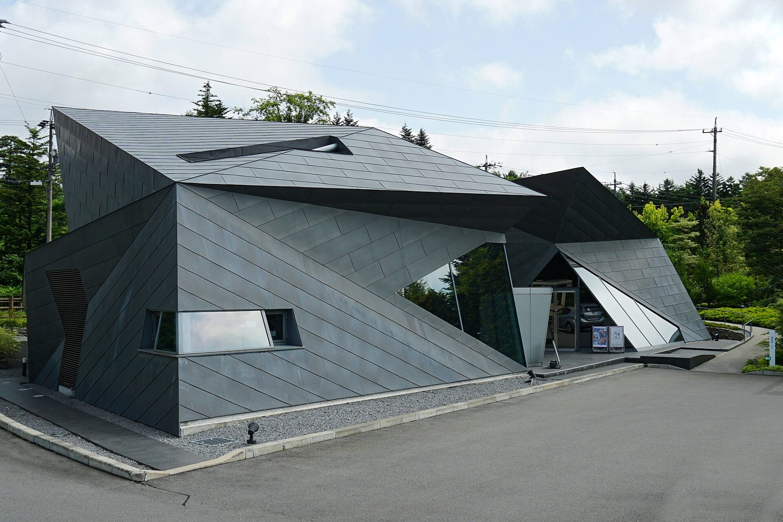 軽井沢の雨の日は濡れずに回れる?千住博美術館・トンボの湯・ニューアートミュージアムを屋根の有無つき行程表で