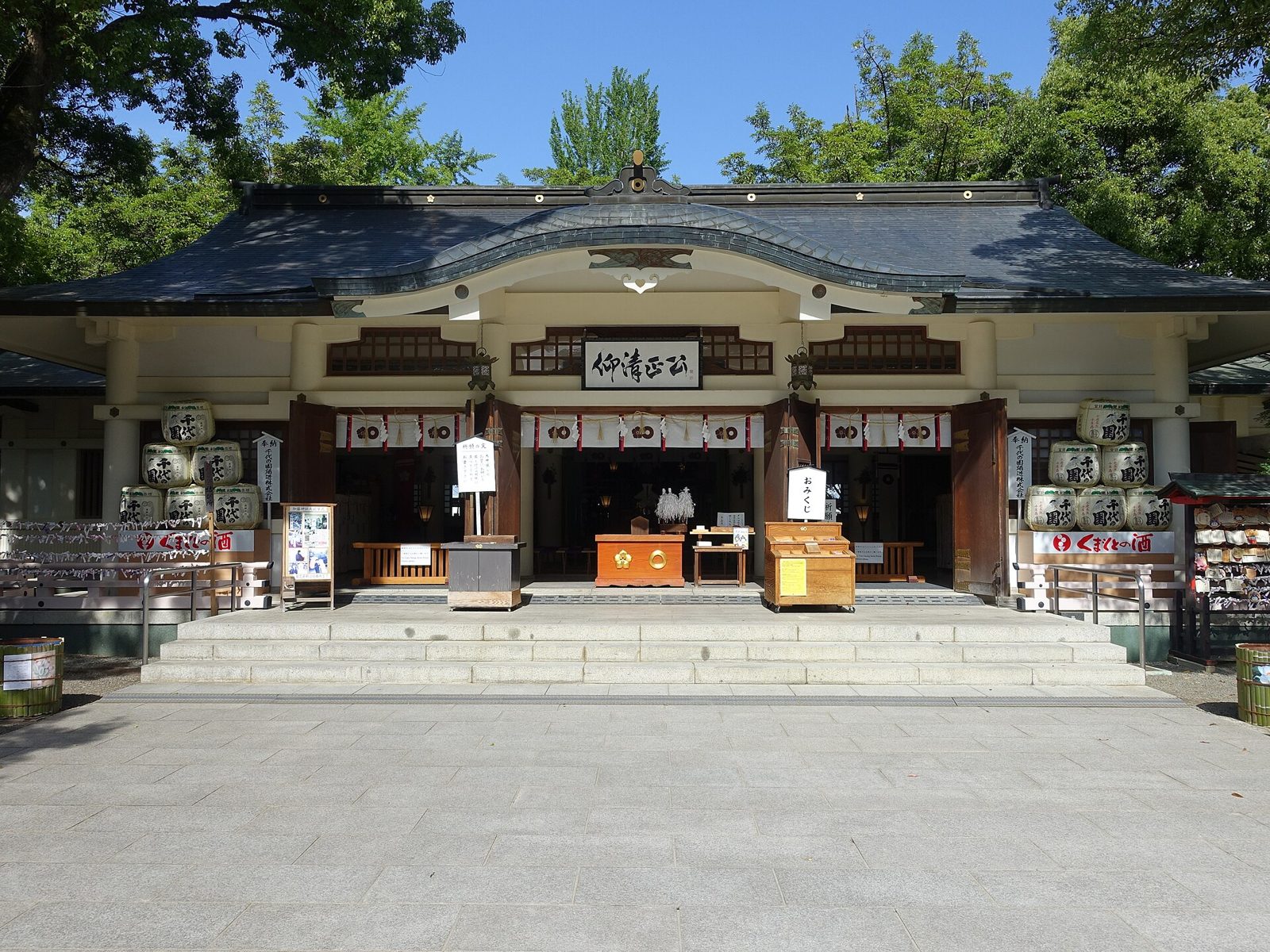 加藤神社の本殿と授与所