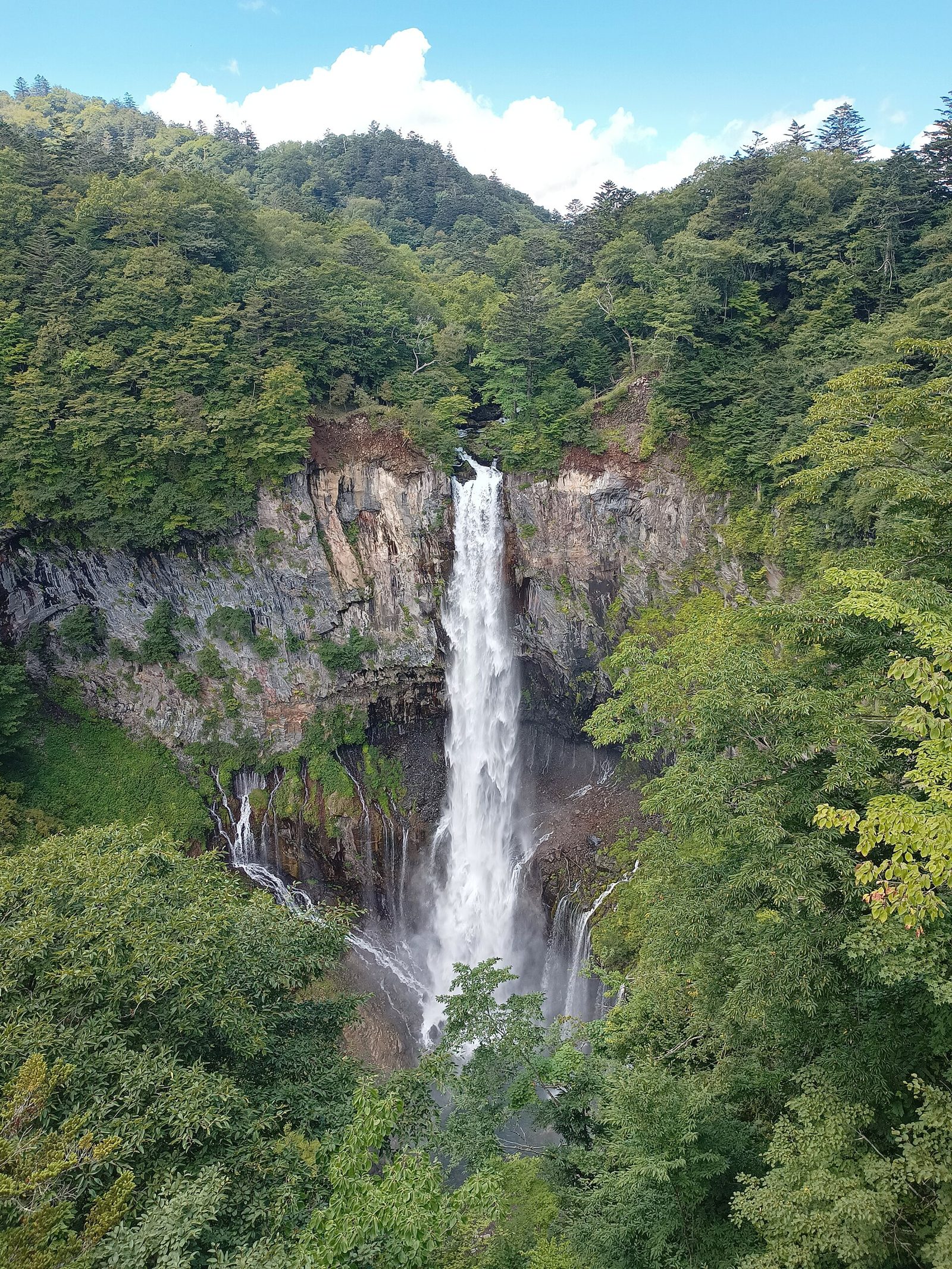 日光観光モデルコース【7月・1日】華厳の滝と中禅寺湖で避暑・平均最高21.6℃の奥日光を費用つき行程表で