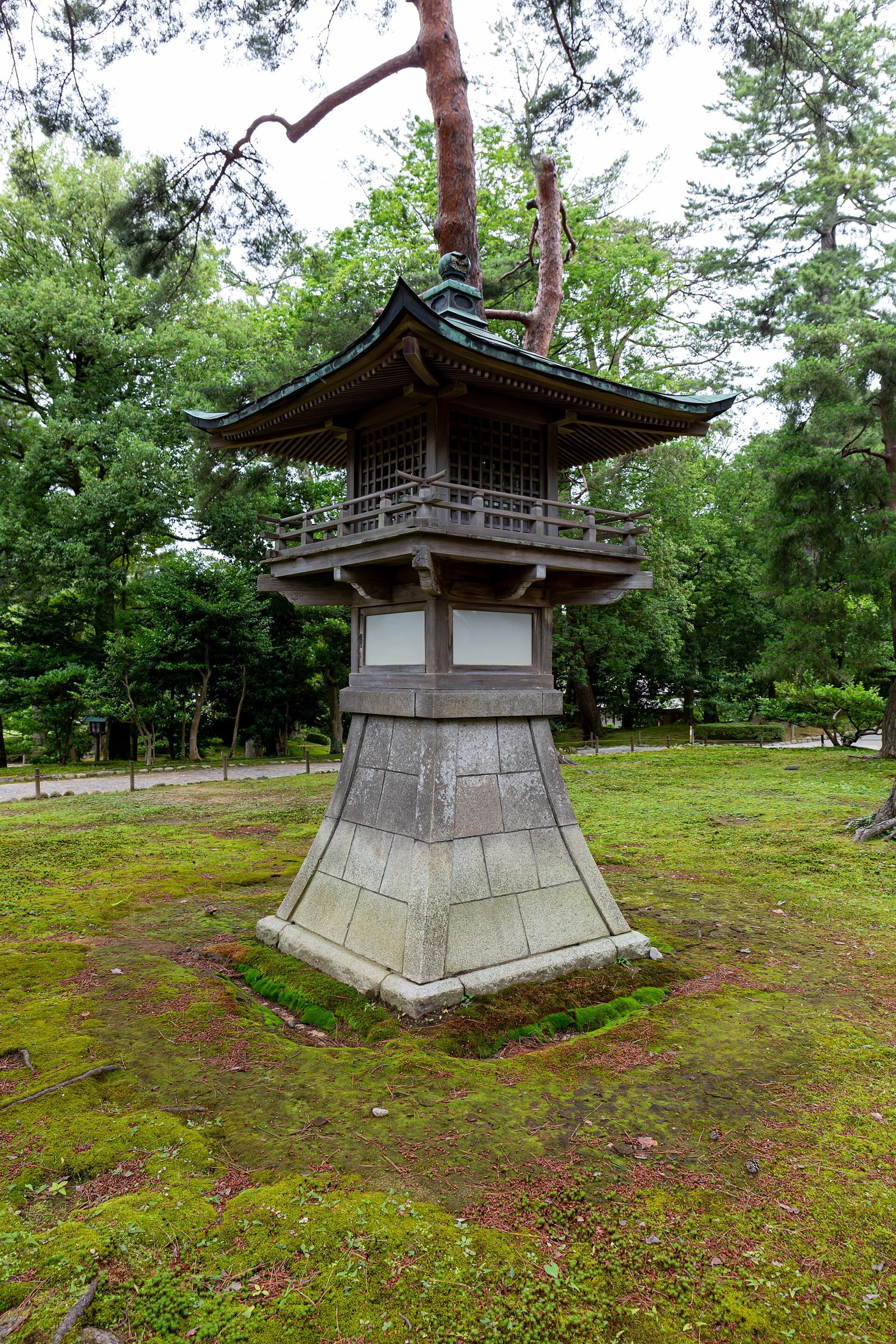 兼六園のシンボルである徽軫灯籠
