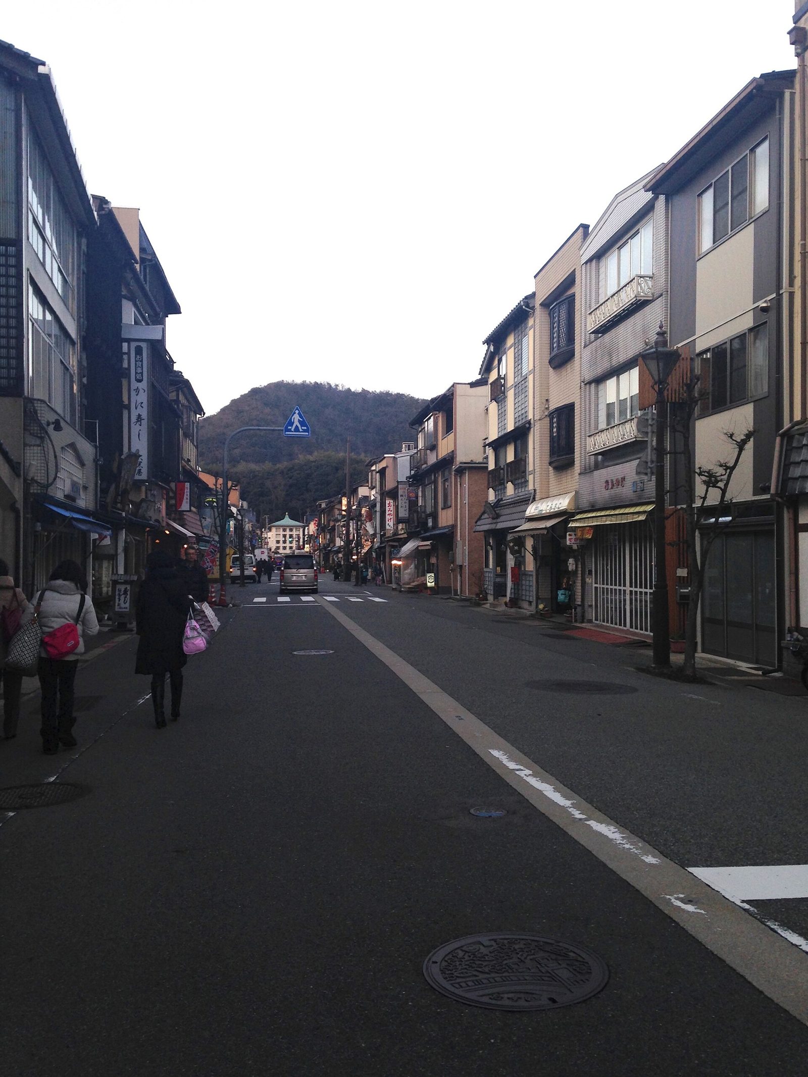 城崎温泉の雨の日は屋内で完結｜外湯めぐり(現在5湯・1日券1,500円)・城崎麦わら細工伝承館・文芸館を営業時間と定休日つきで