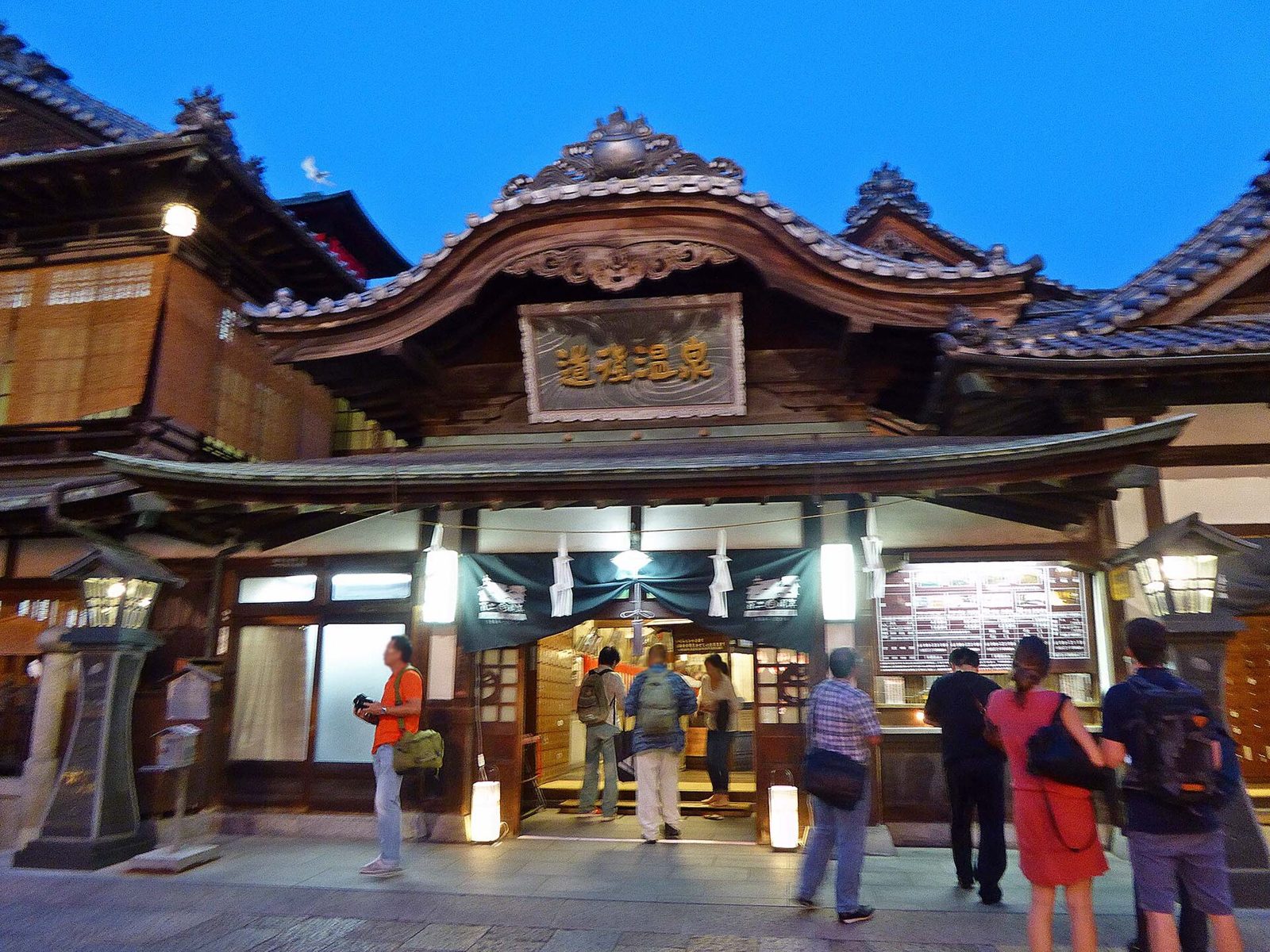 松山デート夜ガイド｜道後温泉本館は札止め22:30・松山城ライトアップは日没〜23時
