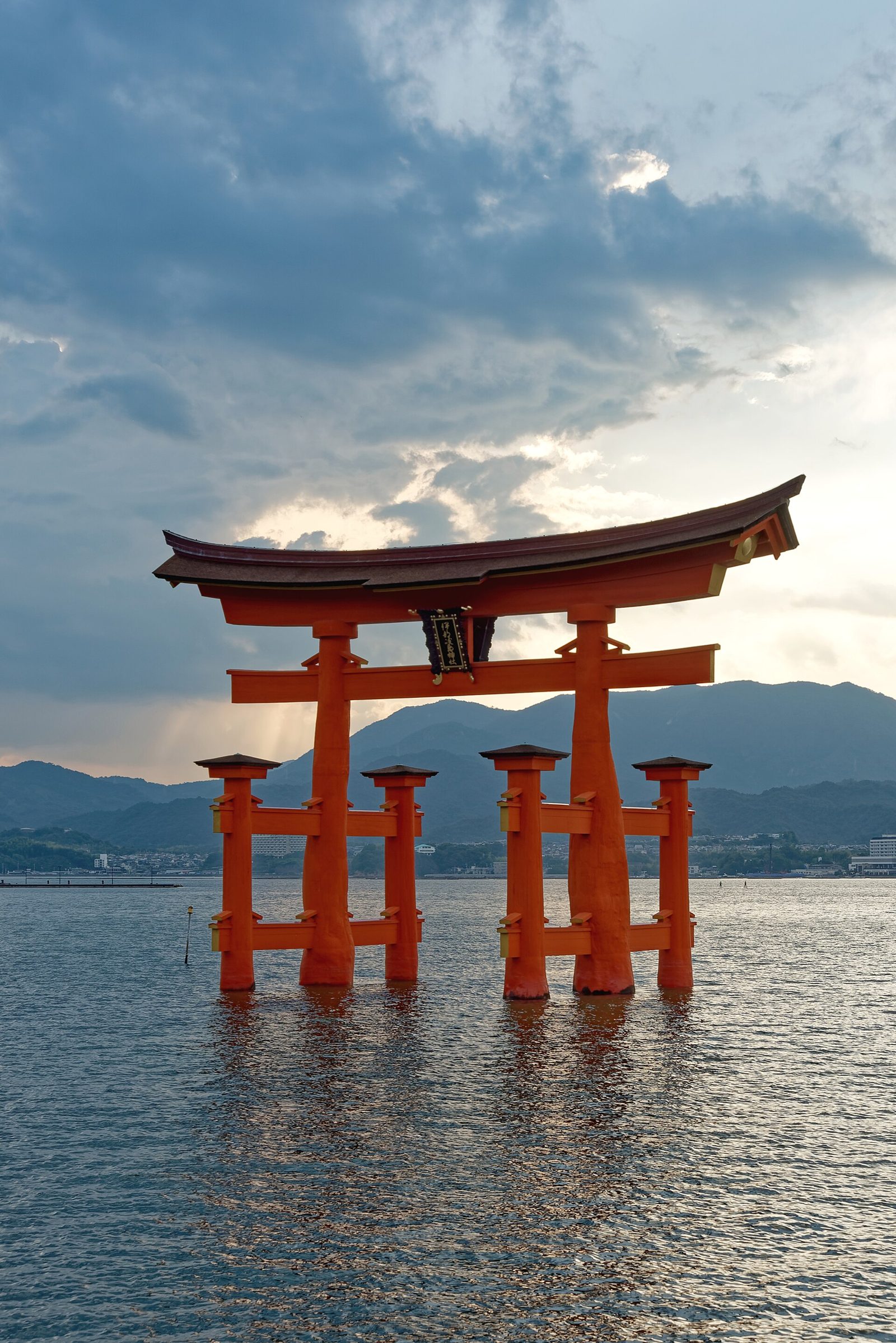 宮島観光モデルコース【2月・1日】牡蠣の旬・オフシーズンの静かな厳島神社・昇殿料300円の費用つき行程表