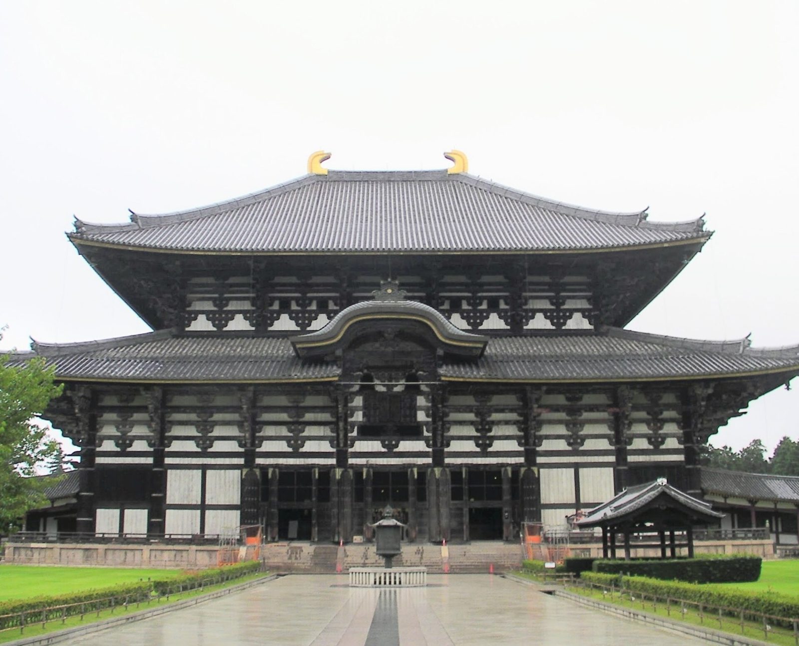 奈良観光モデルコース【1泊2日】1日目は奈良公園(東大寺800円)・2日目は法隆寺2,000円か西ノ京、宿は翌日の行き先で選ぶ費用つき行程表