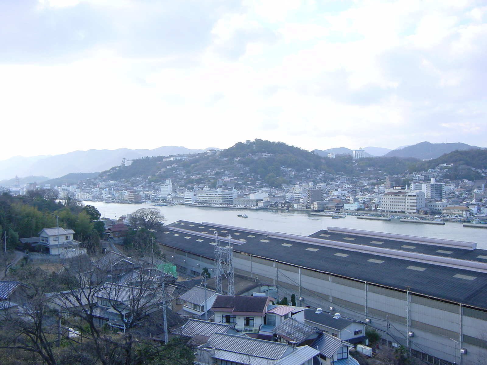 尾道観光にレンタカーは必要?尾道市街+向島は徒歩と駅前渡船100円で回れる・因島や生口島だけ車かレンタサイクル