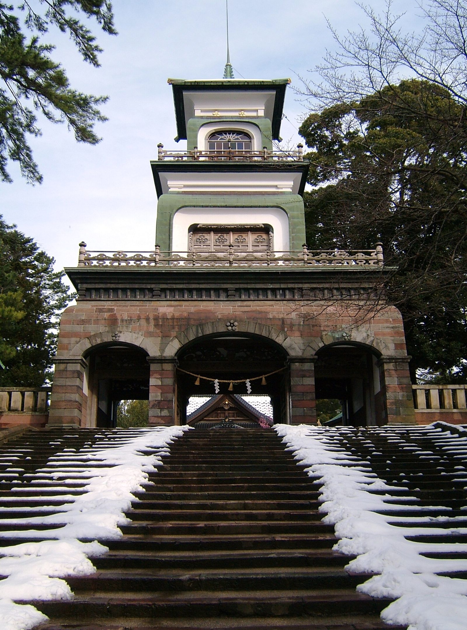 金沢カップル1泊2日｜金沢城ライトアップ21時・尾山神社22時と湯涌温泉かなや貸切風呂45分の夜プラン