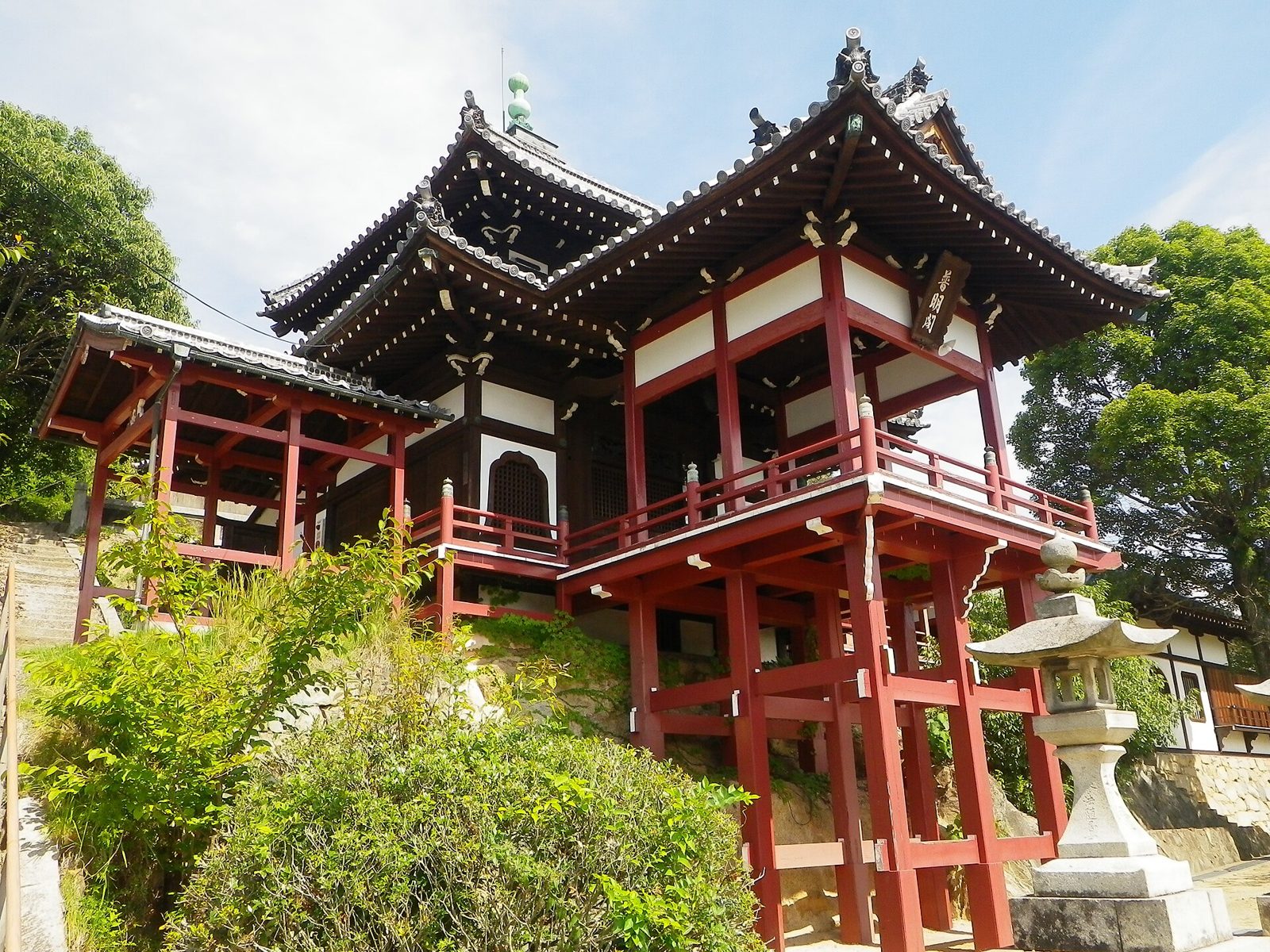 西方寺の懸造りの建物・普明閣
