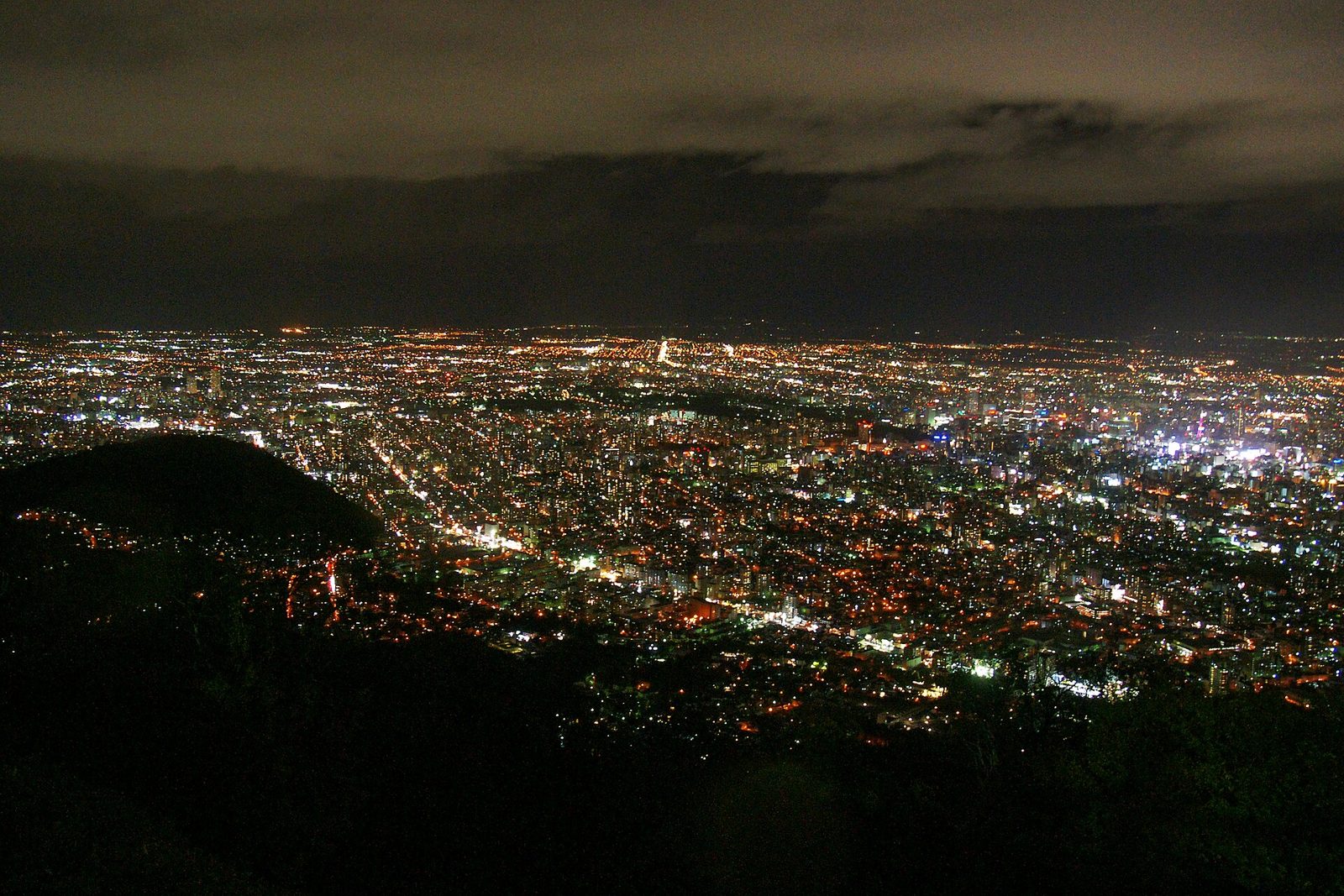 札幌カップルモデルコース｜藻岩山の夜景と定山渓・花もみじの貸切風呂（60分2,200円）を夕方から巡る1泊