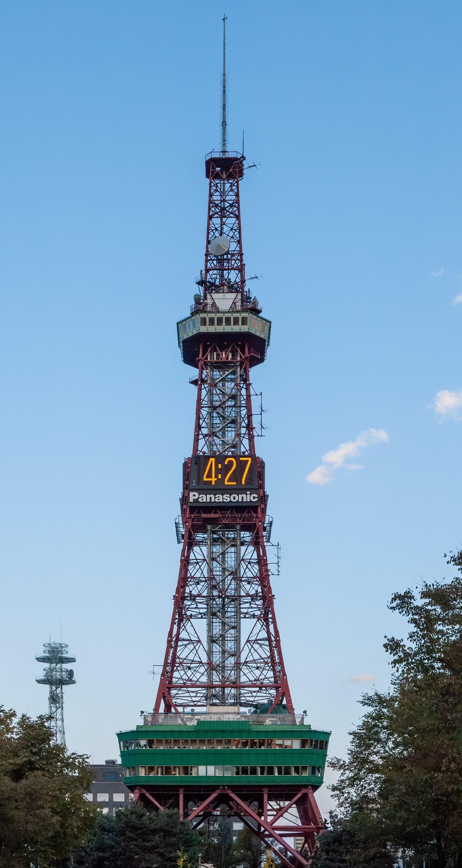 大通公園東端に立つさっぽろテレビ塔