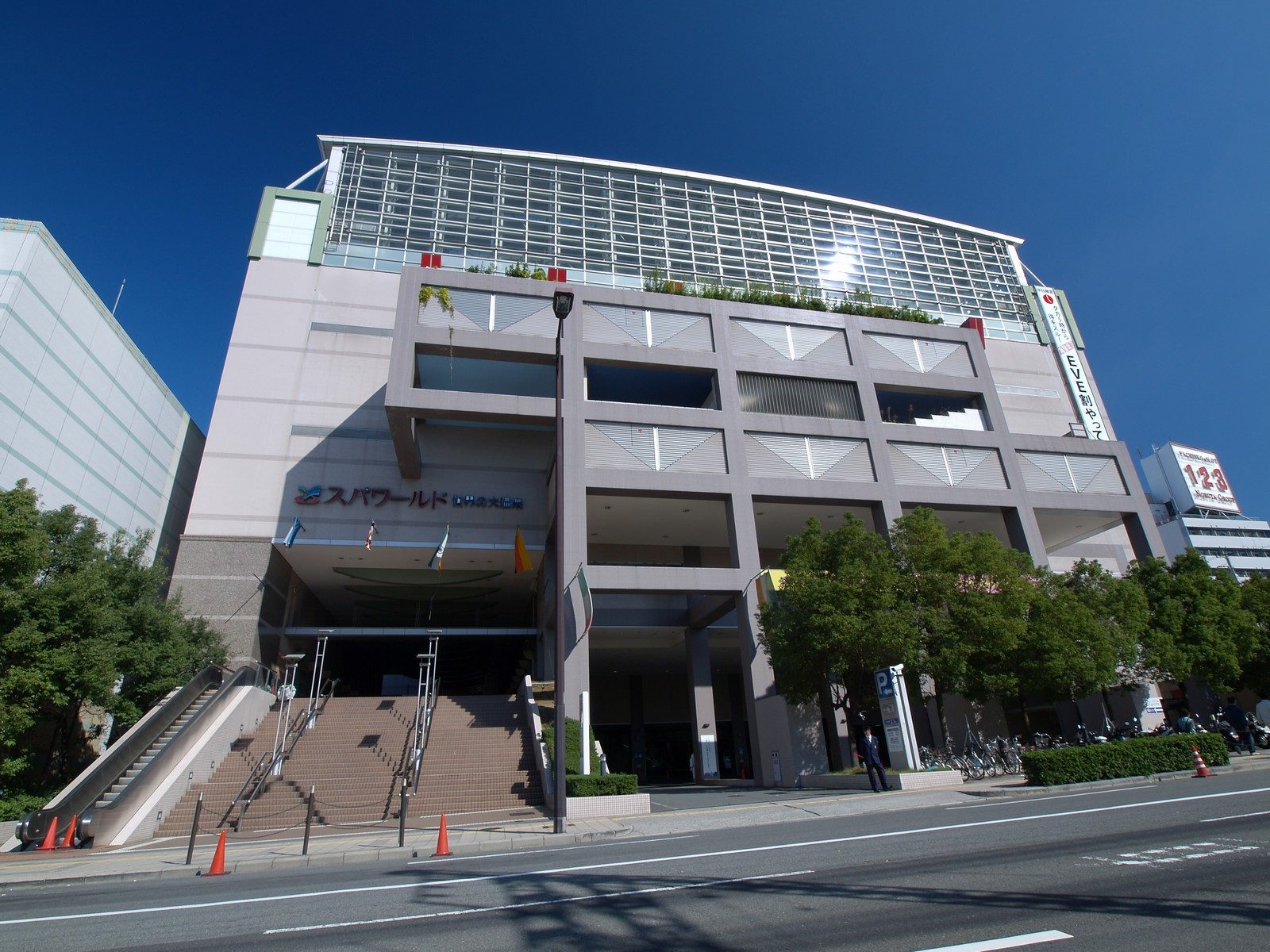 SPAWORLD HOTEL&RESORTの建物外観