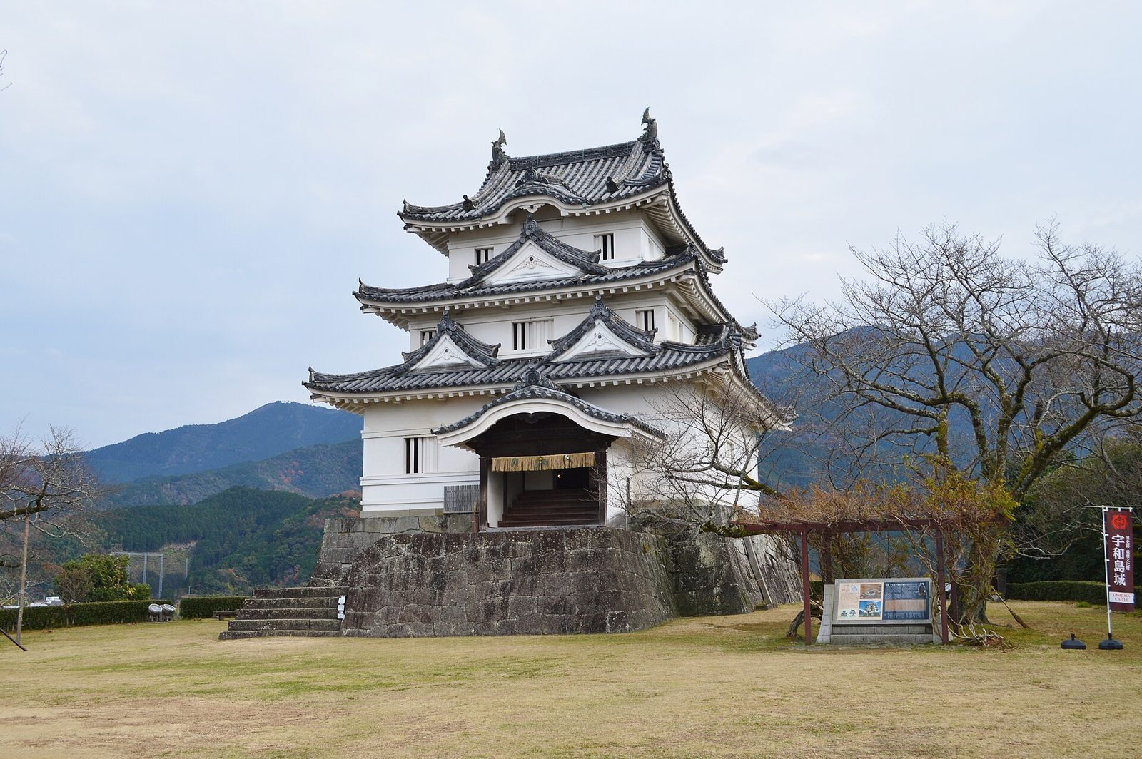 初めての宇和島観光 定番1日モデルコース｜宇和島城・天赦園・伊達博物館を3館共通券700円で回る順番と定休日
