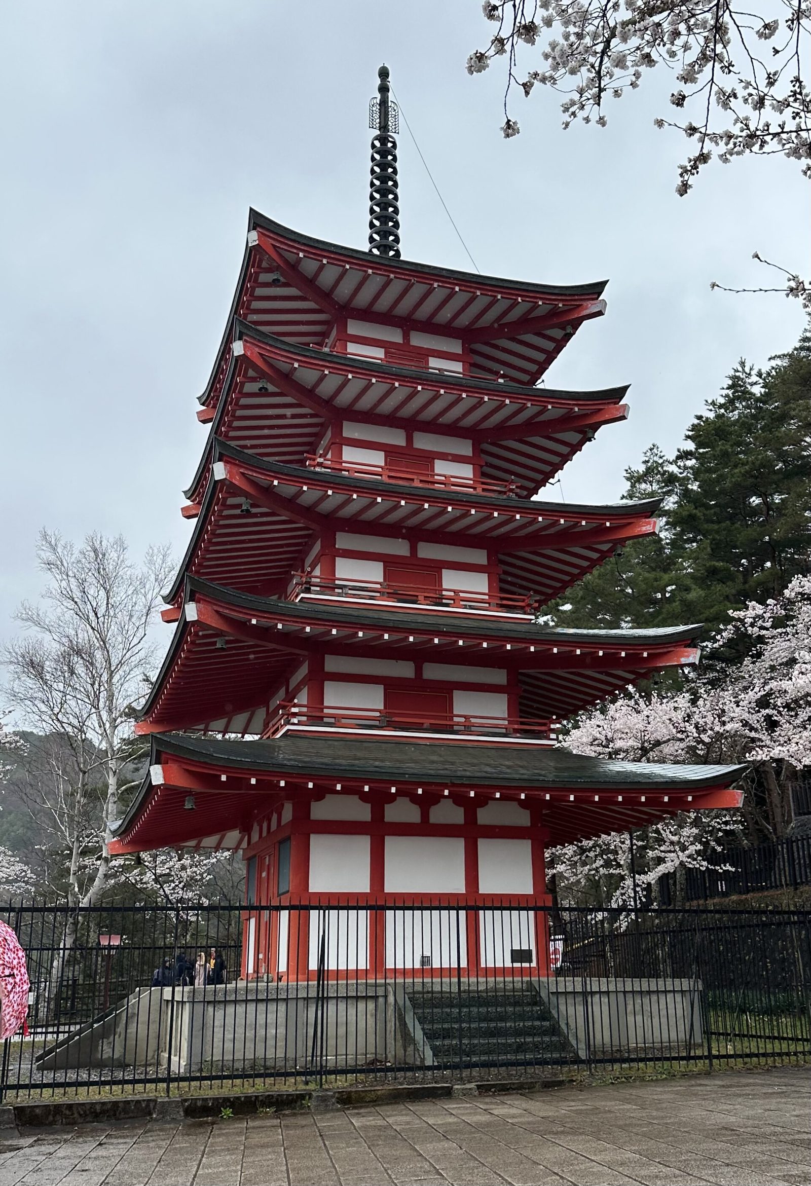 新倉山浅間公園の五重塔「忠霊塔」