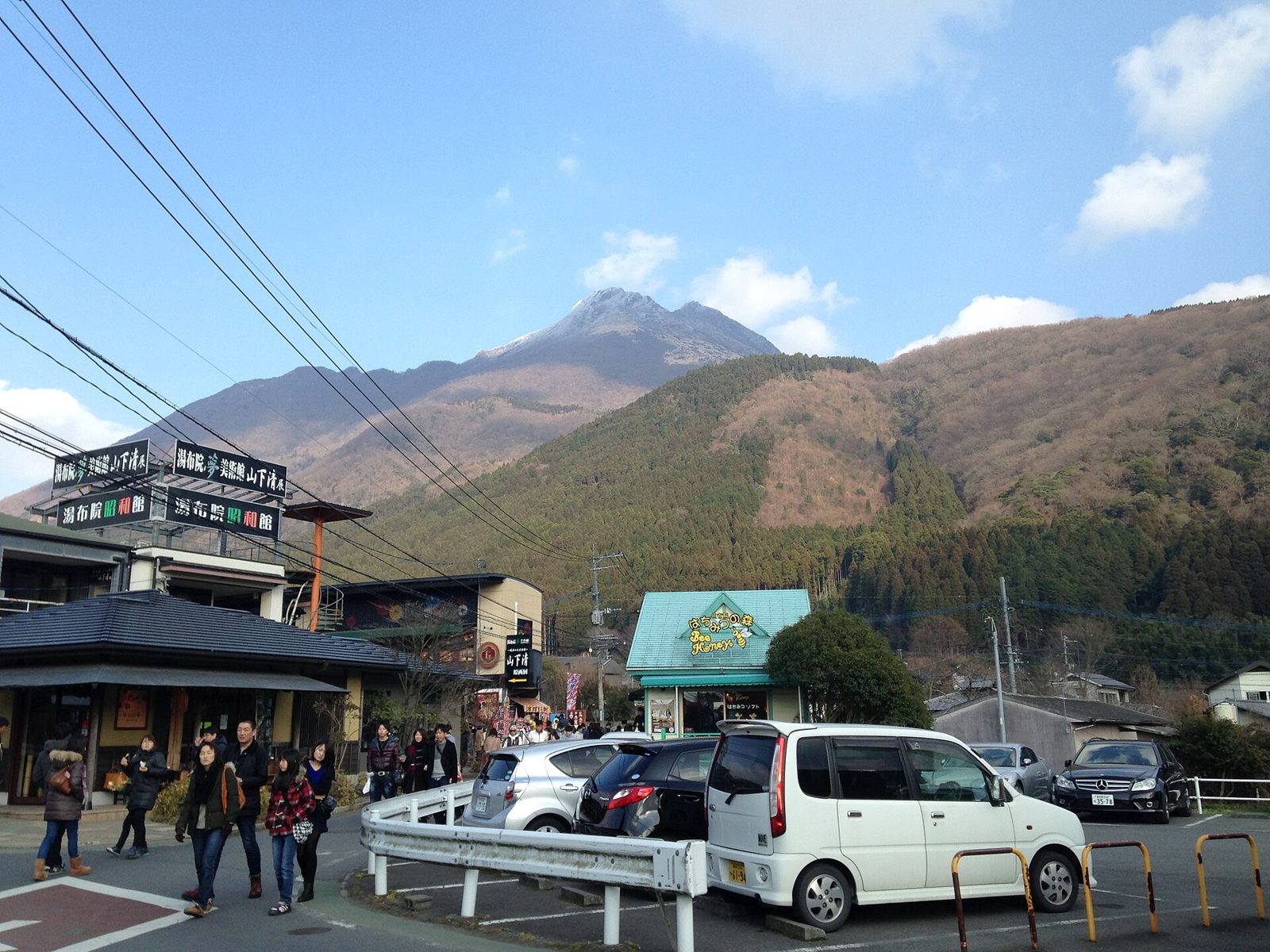湯布院・湯の坪街道の食べ歩き｜ミルヒの焼き立てと条例の注意点