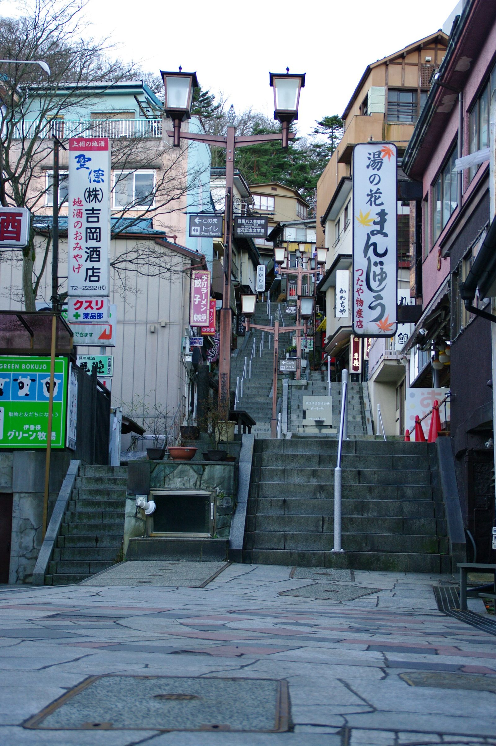 伊香保温泉のお土産｜温泉まんじゅう発祥・勝月堂から水沢うどんの田丸屋・大澤屋まで営業時間つき