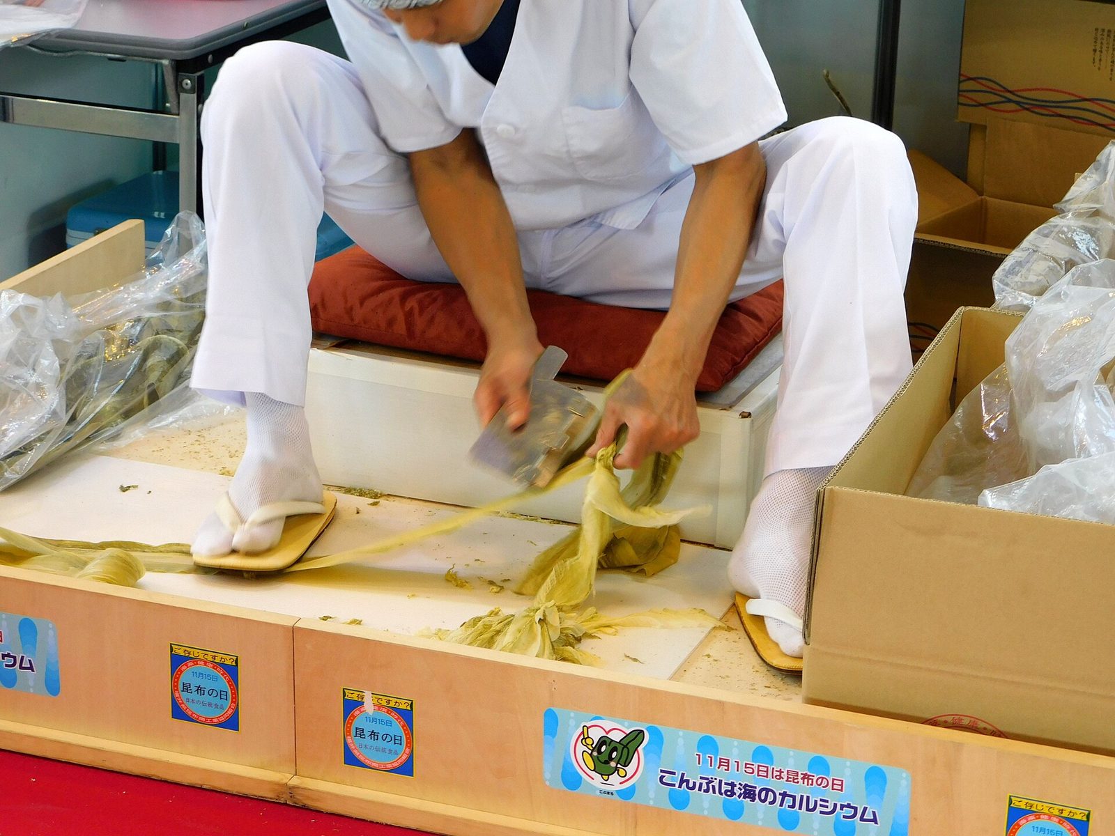 敦賀のお土産｜奥井海生堂の太白おぼろ昆布から笑福堂の求肥昆布・小牧かまぼこまで営業時間つき