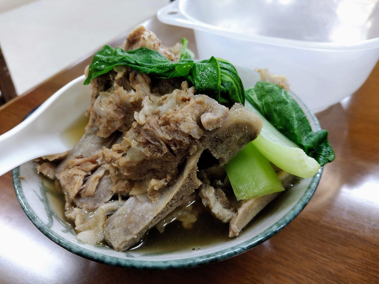牧志公設市場の食べ歩き半日コース｜持ち上げ調理と国際通り散策