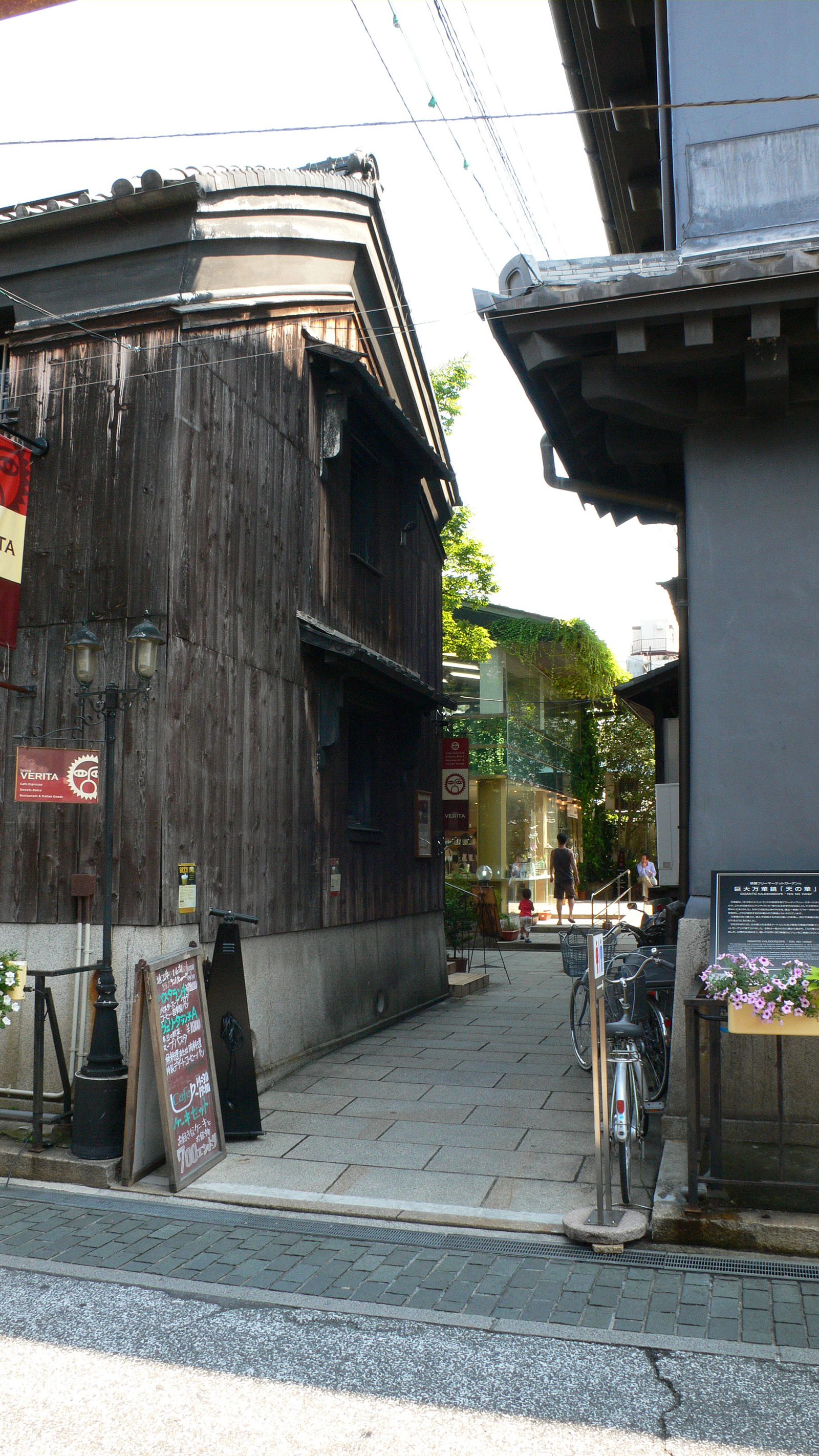 長浜・黒壁スクエアの食べ歩き半日コース｜のっぺいうどんと大通寺