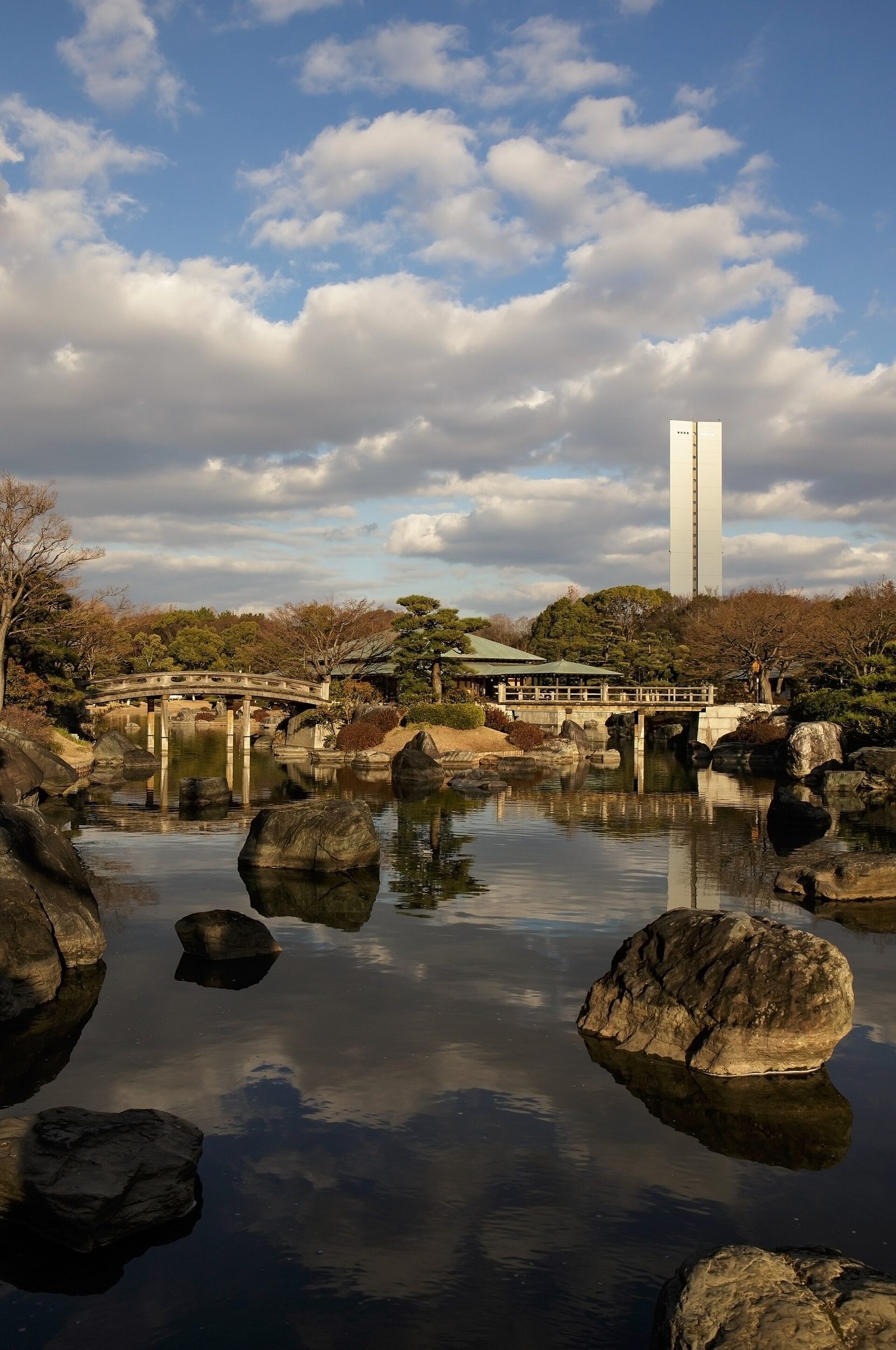 大仙公園日本庭園の紅葉へ車なしで行く方法｜百舌鳥駅から徒歩10分・2026年は夜間特別開園「紅葉の灯」