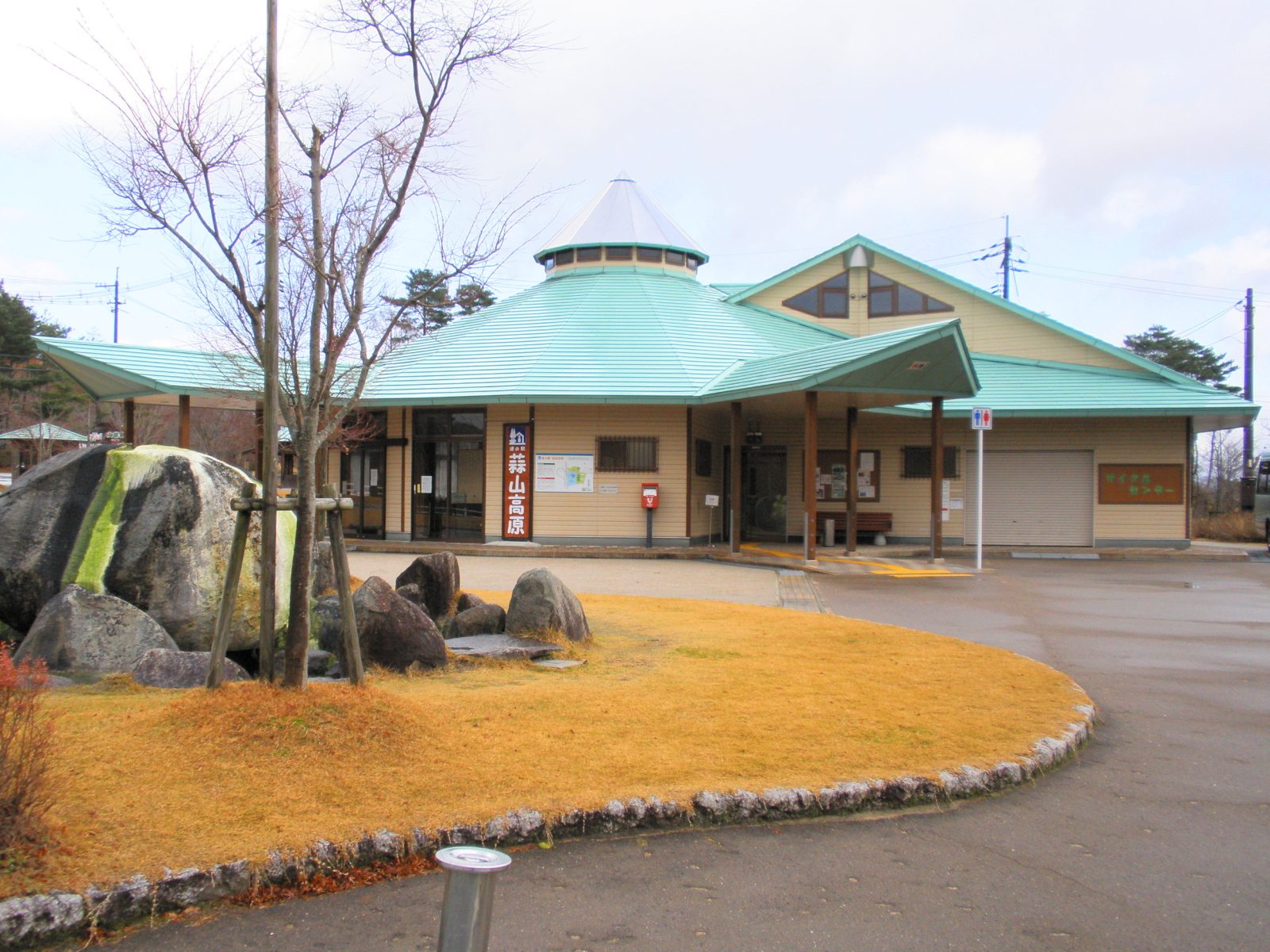 蒜山へ車なしで行く｜中国勝山駅からまにわくん200円・75分