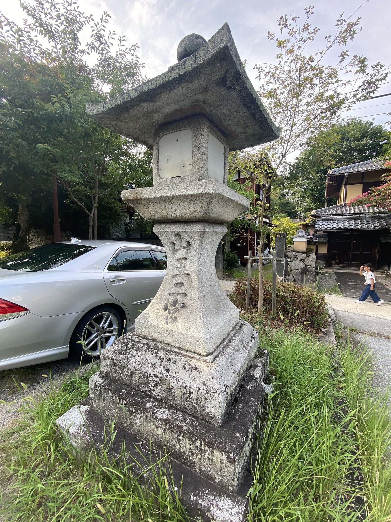 日吉大社の紅葉へ車なしで行く方法｜例年11月・境内駐車場は1台1,000円