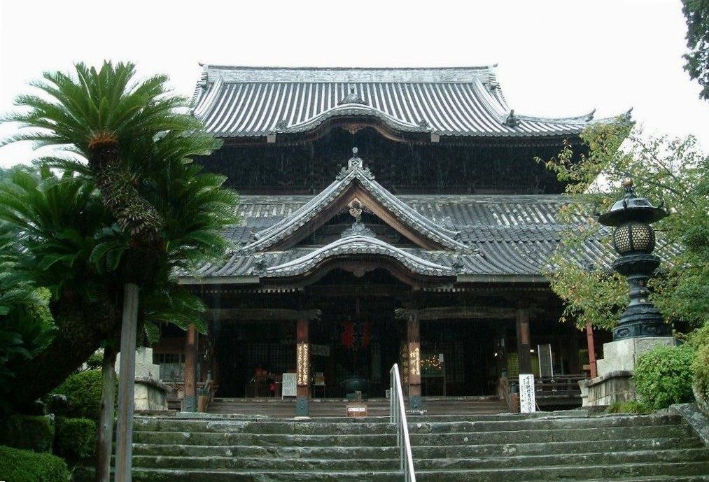 粉河寺の紅葉へ車なしで行く方法｜JR粉河駅から徒歩15分・境内は無料