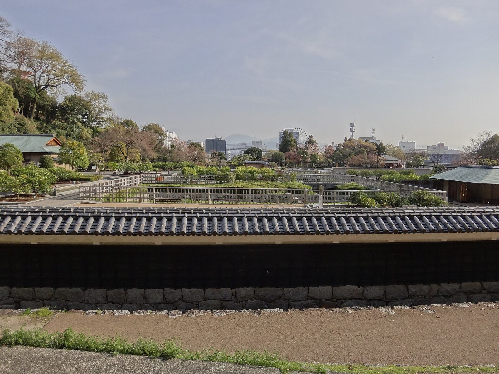 松山城二之丸史跡庭園の紅葉へ車なしで行く方法｜11月の見頃・電車アクセス