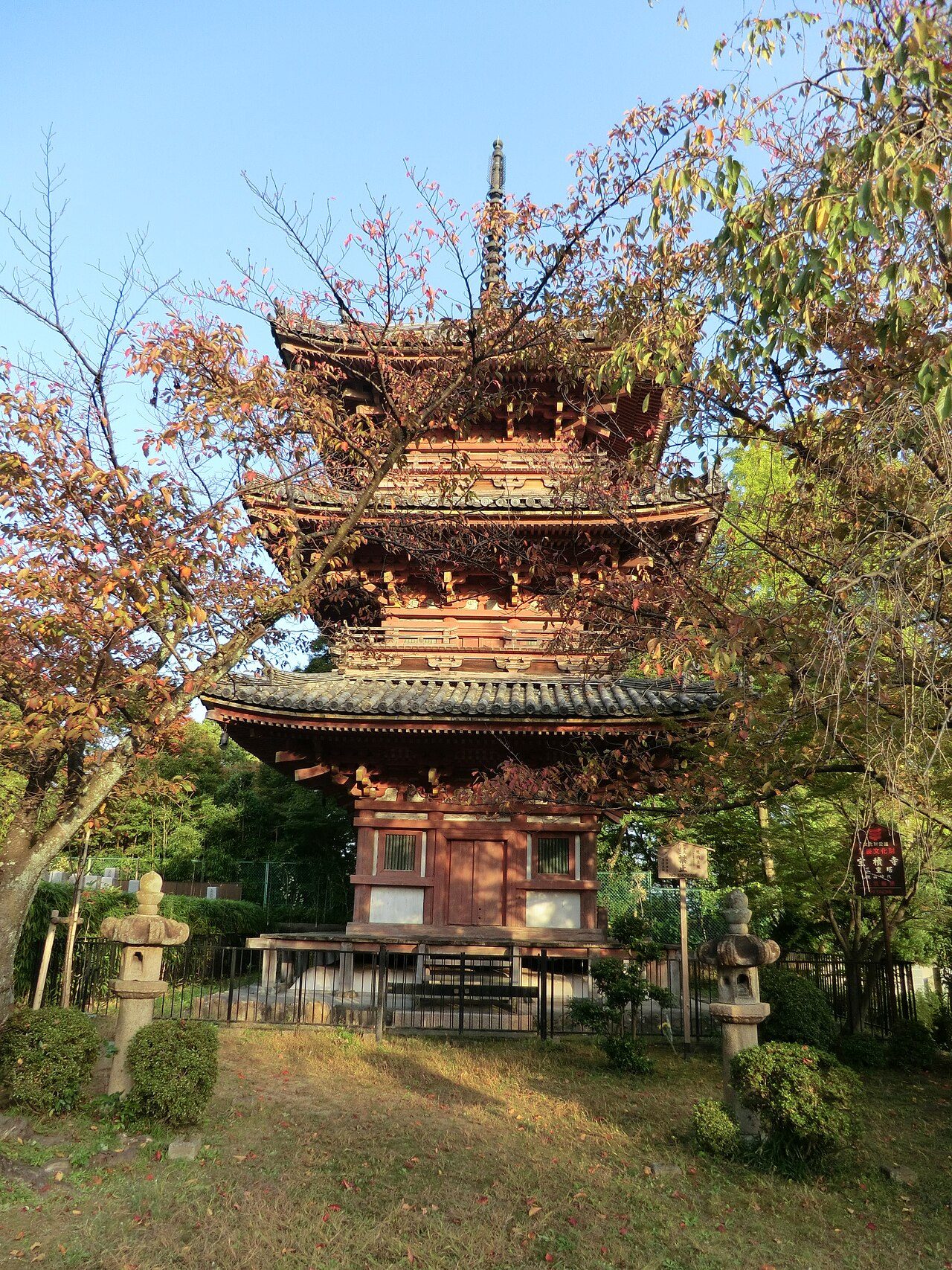 宝積寺(大山崎)の紅葉へ車なしで行く方法｜阪急大山崎駅・JR山崎駅から徒歩15分の坂道