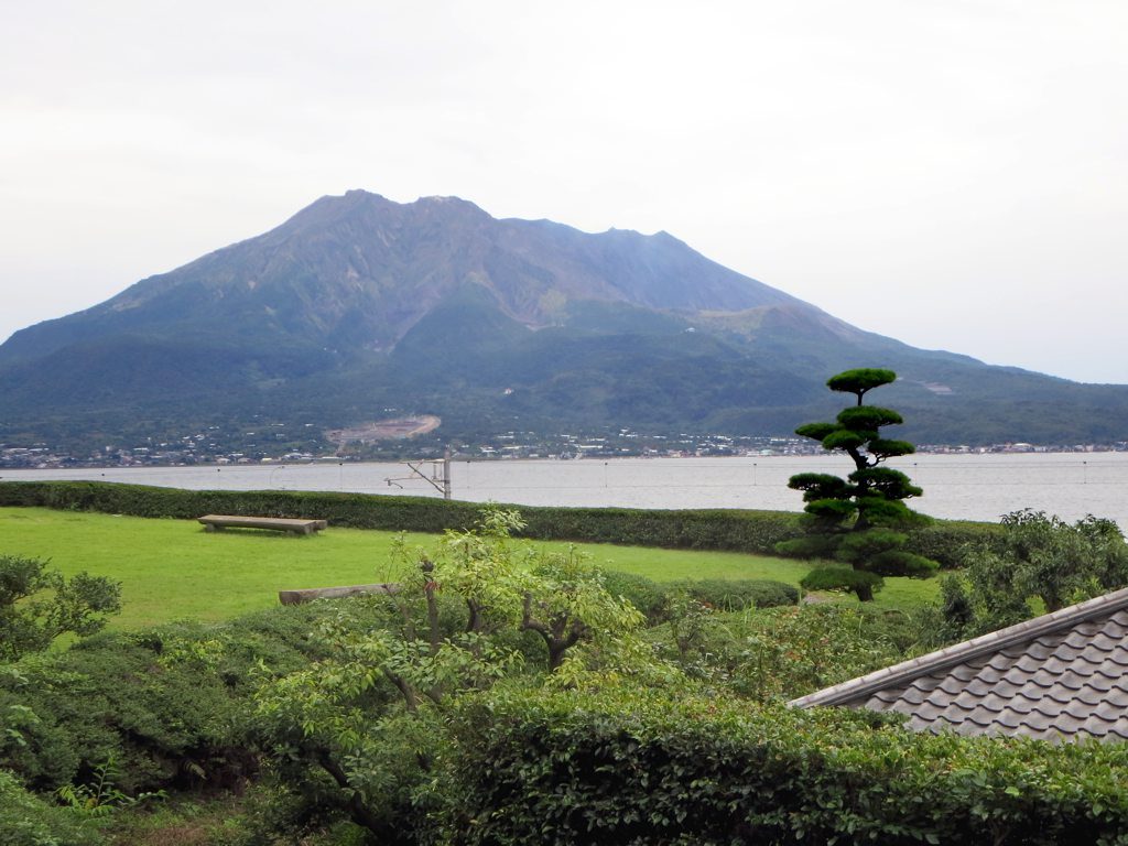 桜島を車なしで観光｜フェリー250円と周遊バス1日券500円