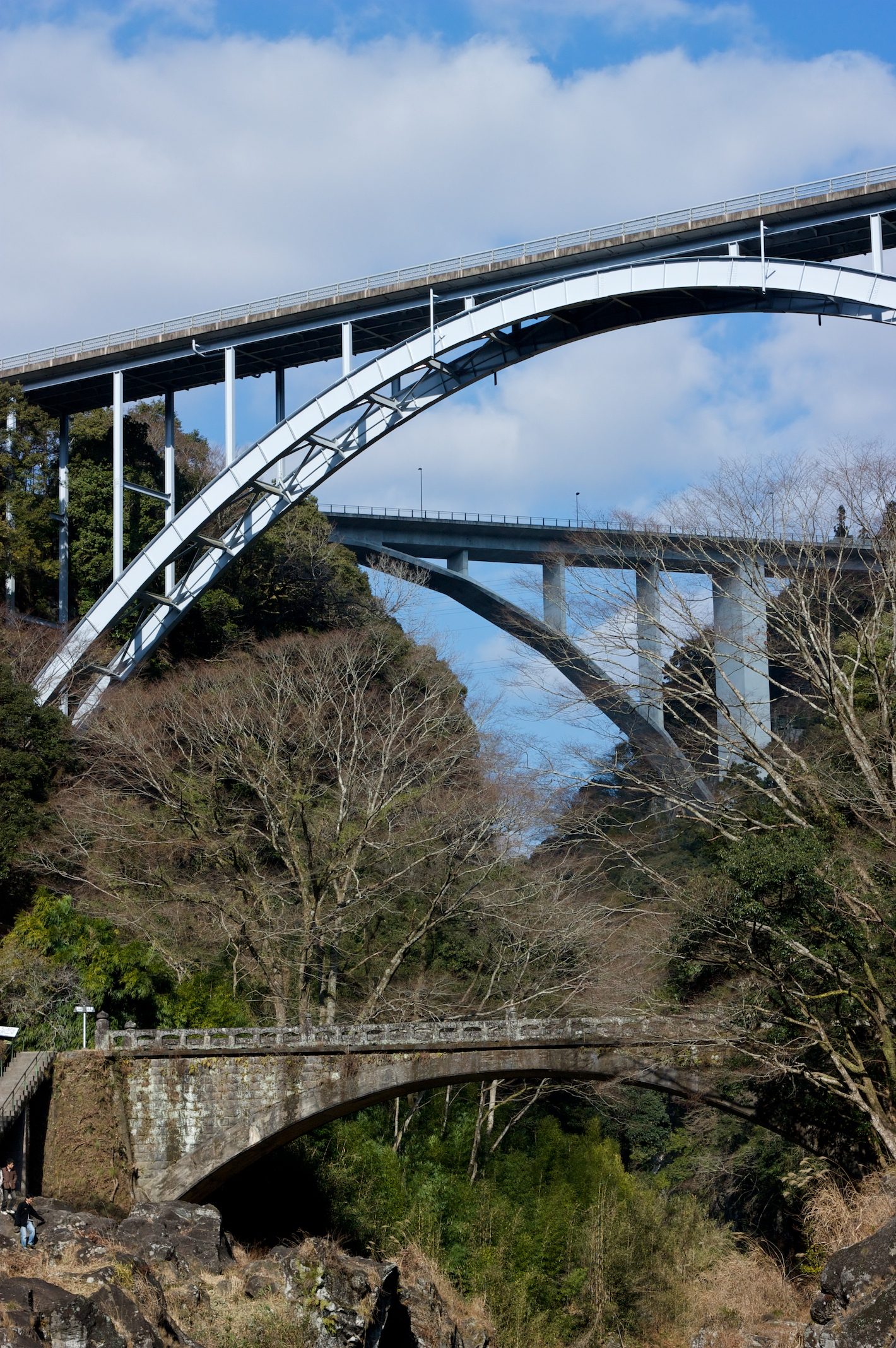 高千穂峡の紅葉へ車なしで行く方法｜11月の見頃と臨時バス