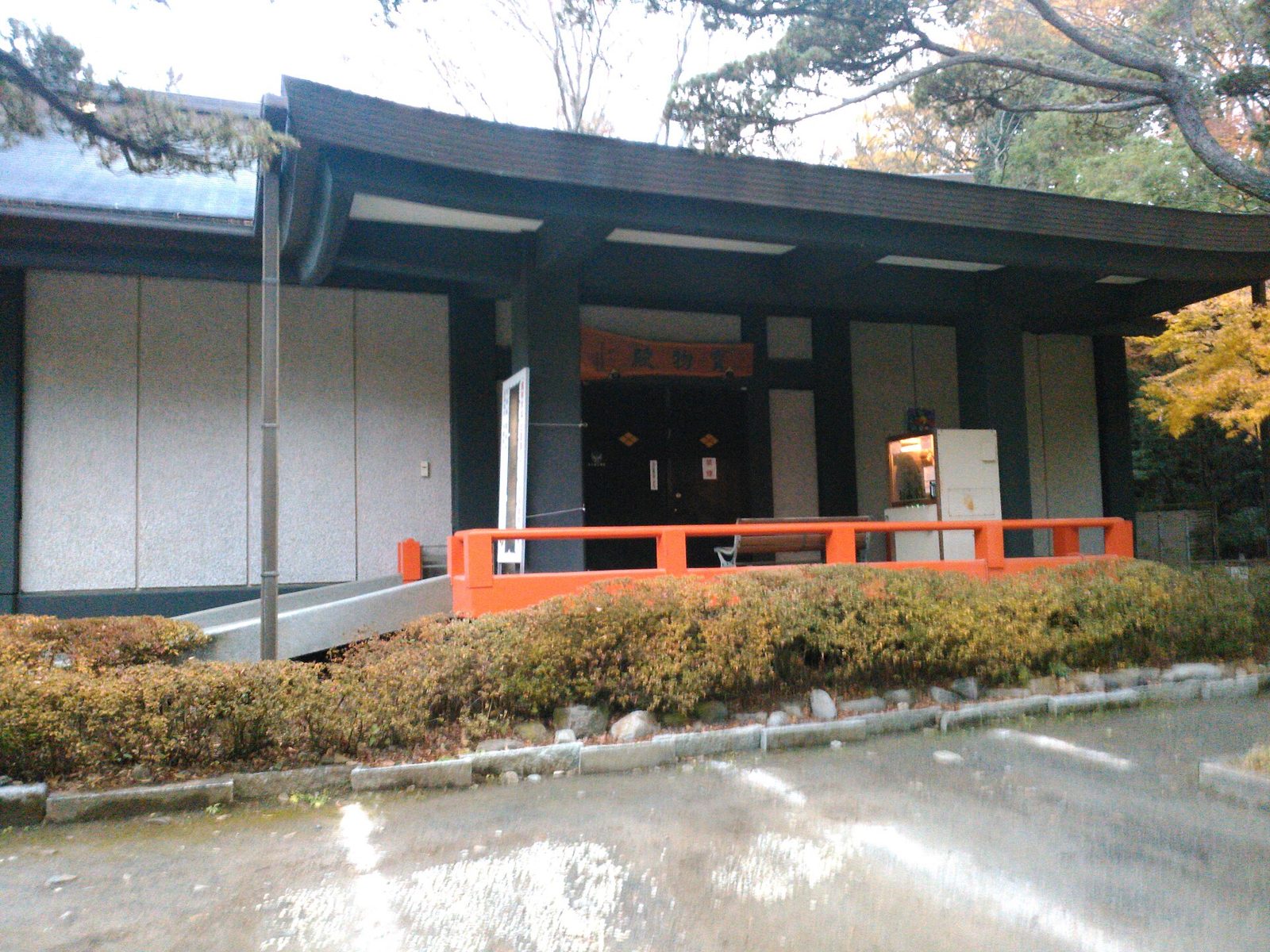 武田神社の紅葉へ車なしで行く方法｜甲府駅北口から山梨交通バス230円