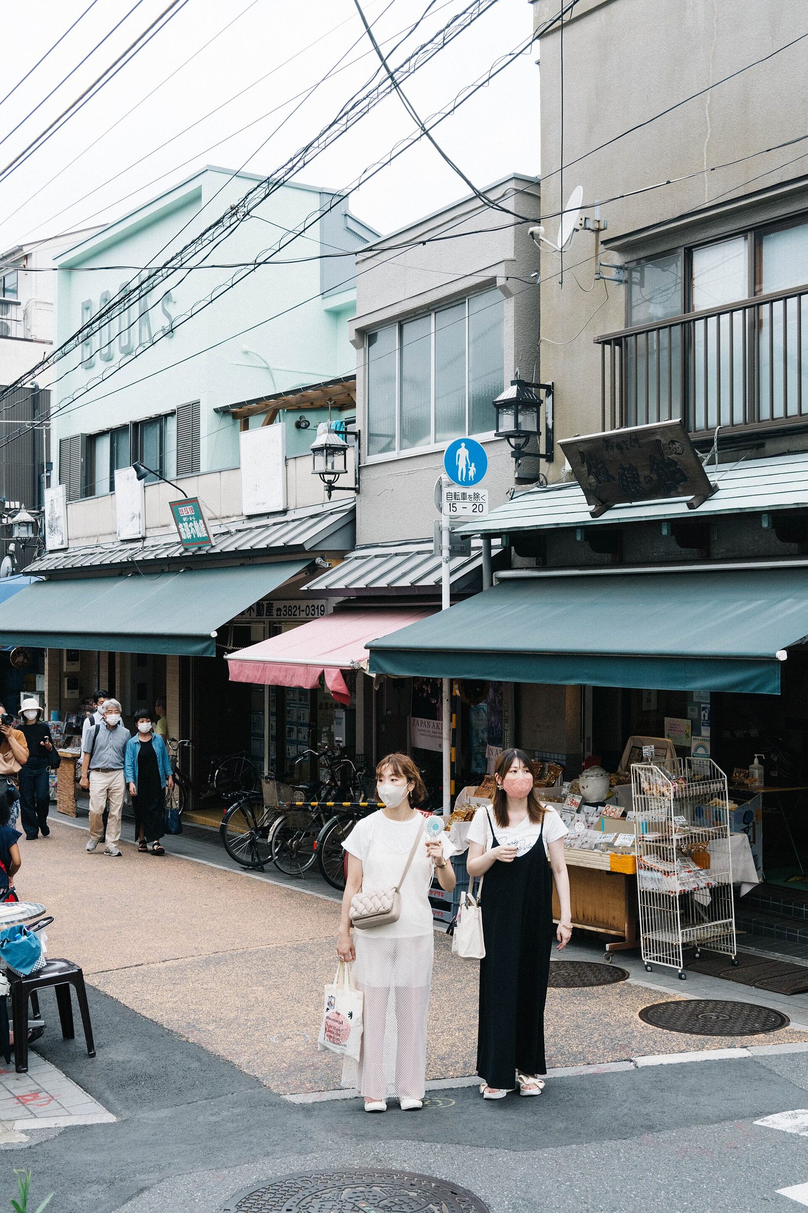 谷中銀座の食べ歩き半日コース｜夕やけだんだんと谷中霊園さんぽ